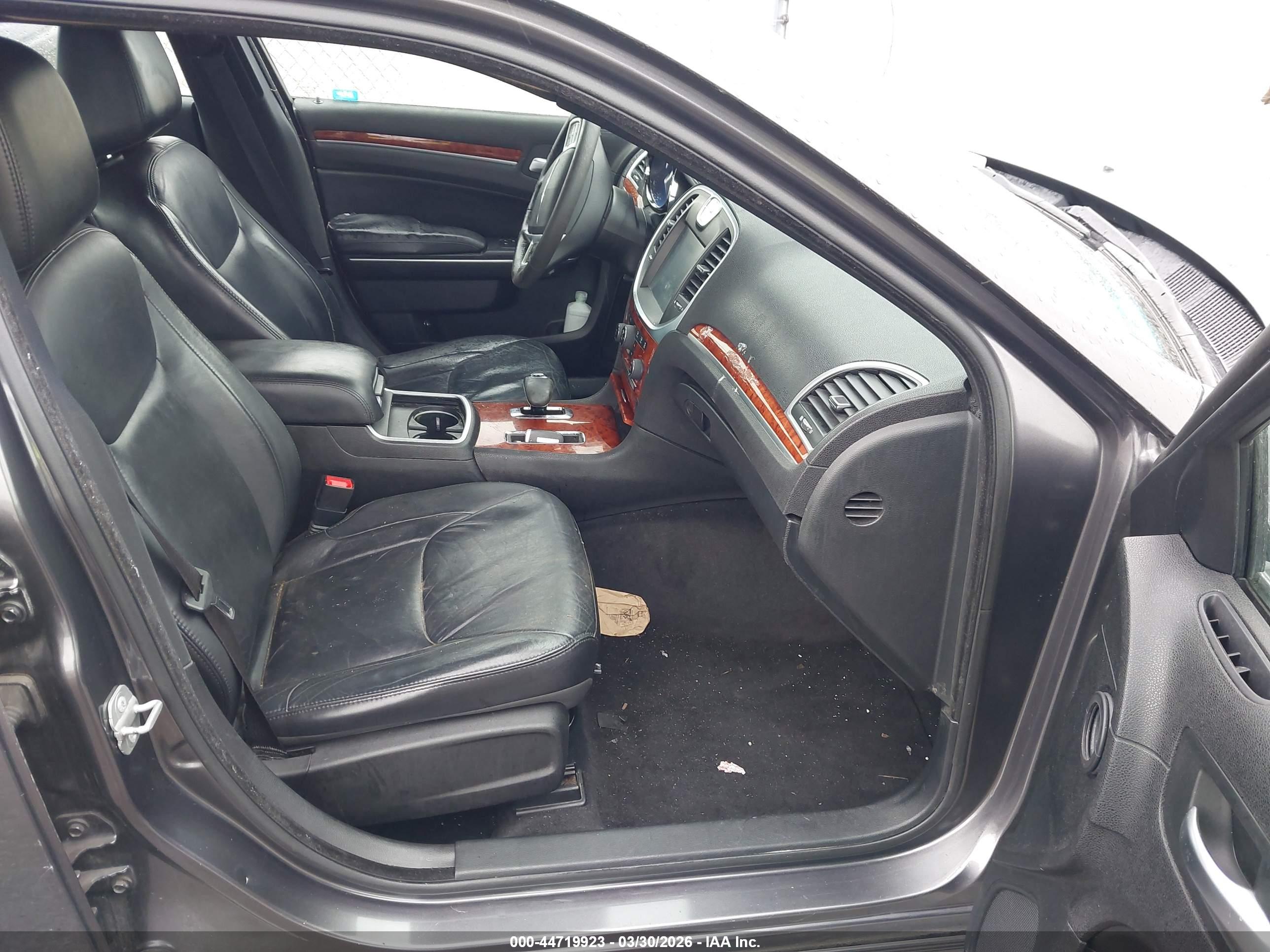 CHRYSLER 300 image 5