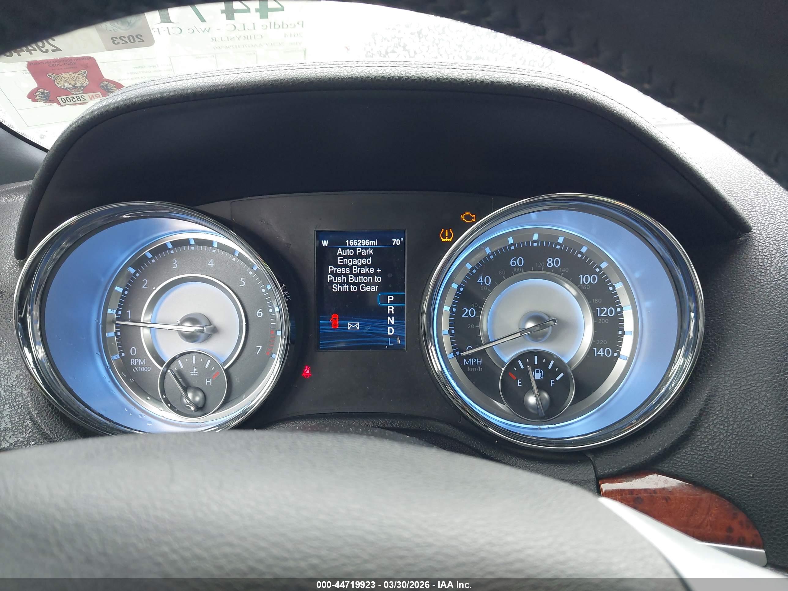 CHRYSLER 300 image 7