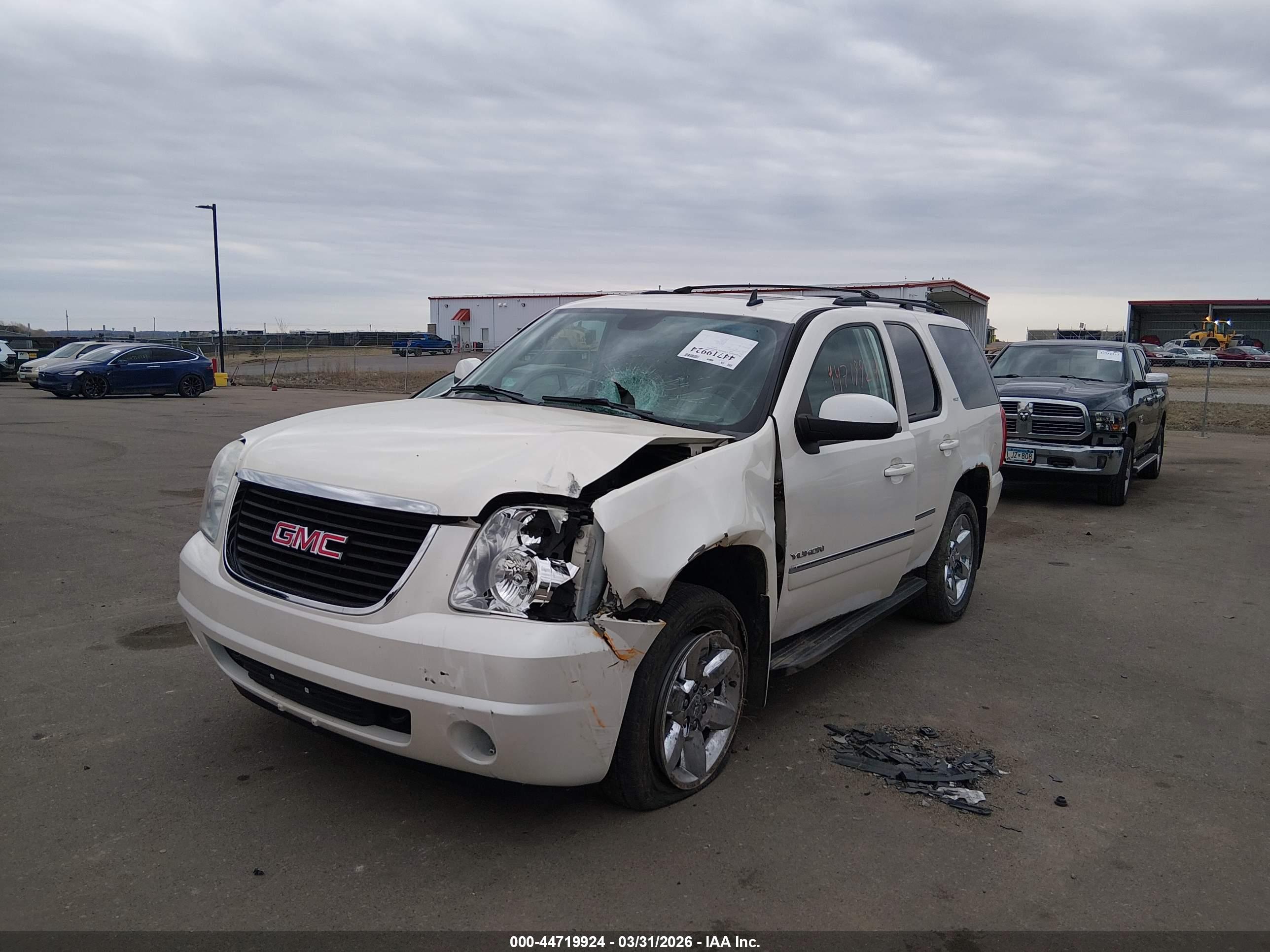 GMC YUKON image 2