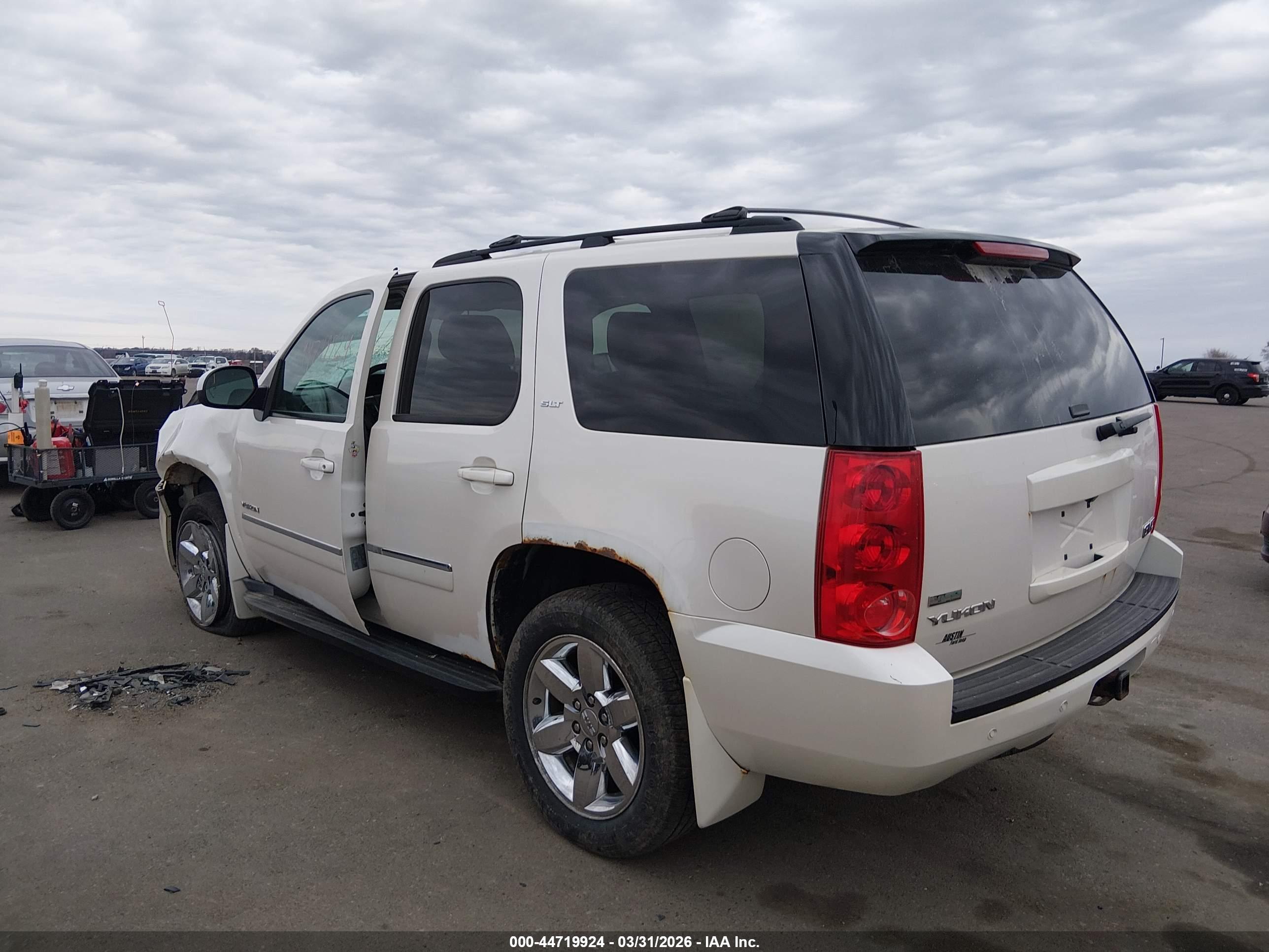 GMC YUKON image 3