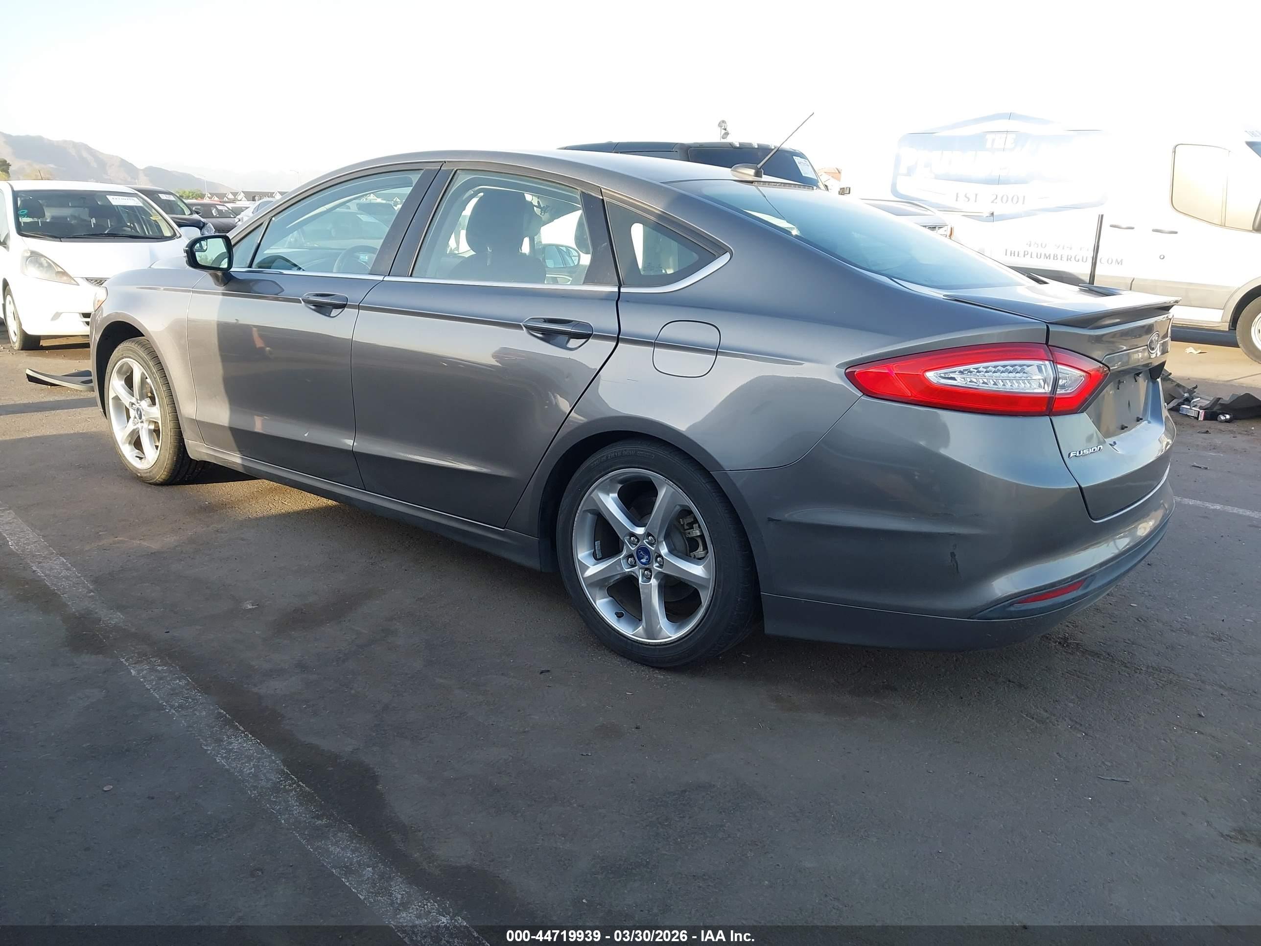 FORD FUSION image 3