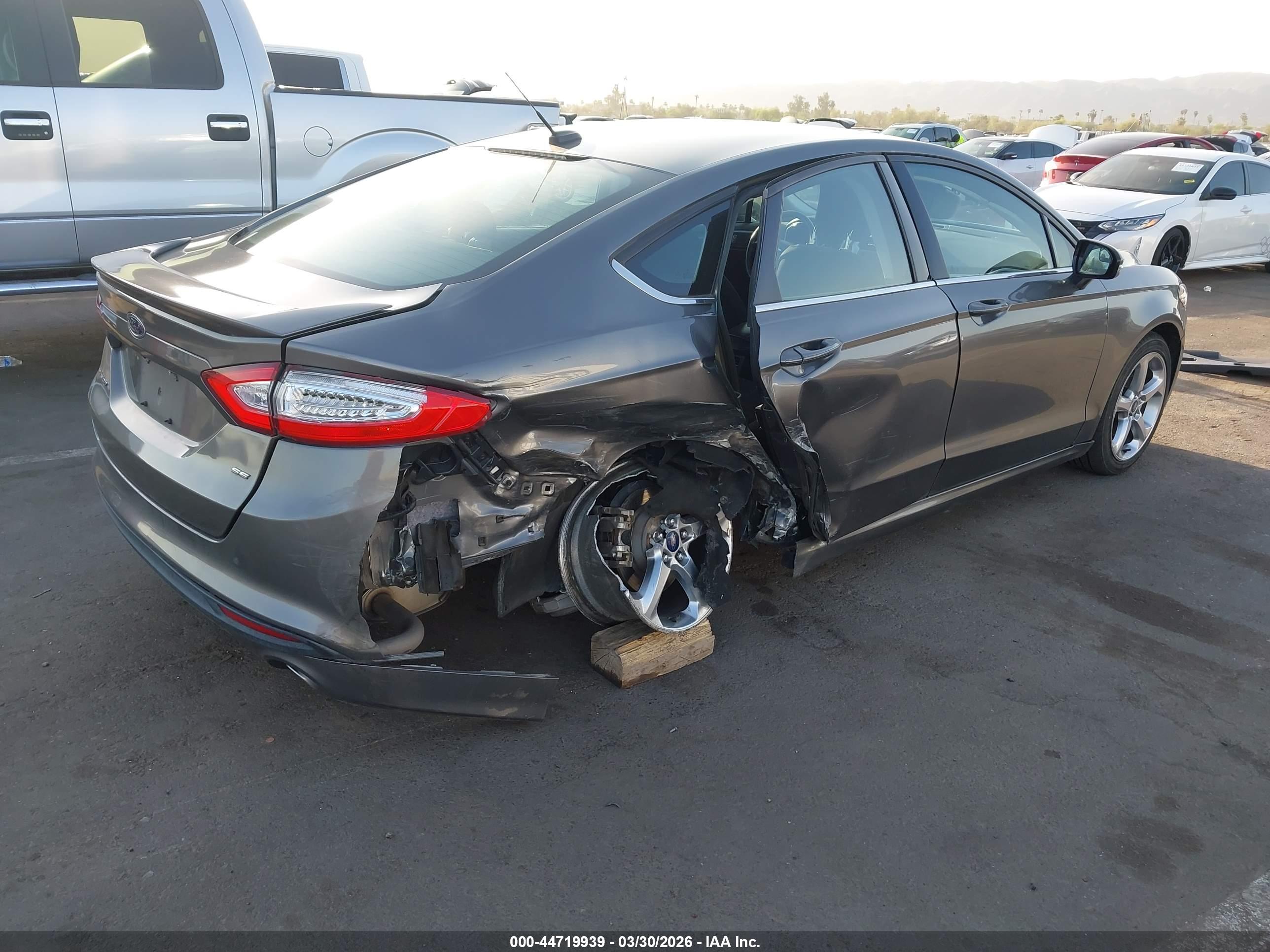 FORD FUSION image 4
