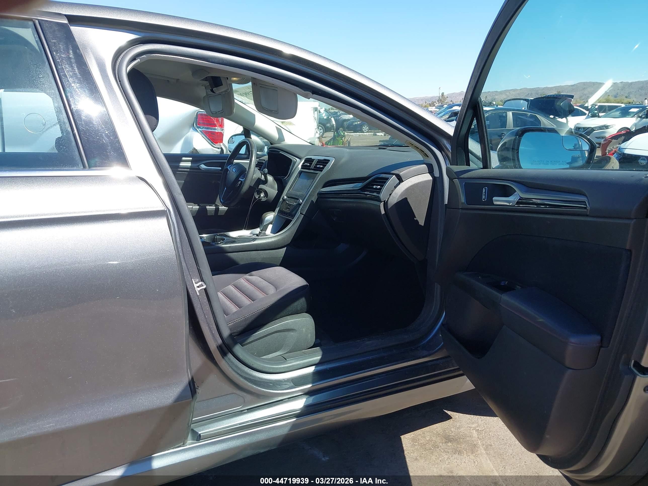 FORD FUSION image 5