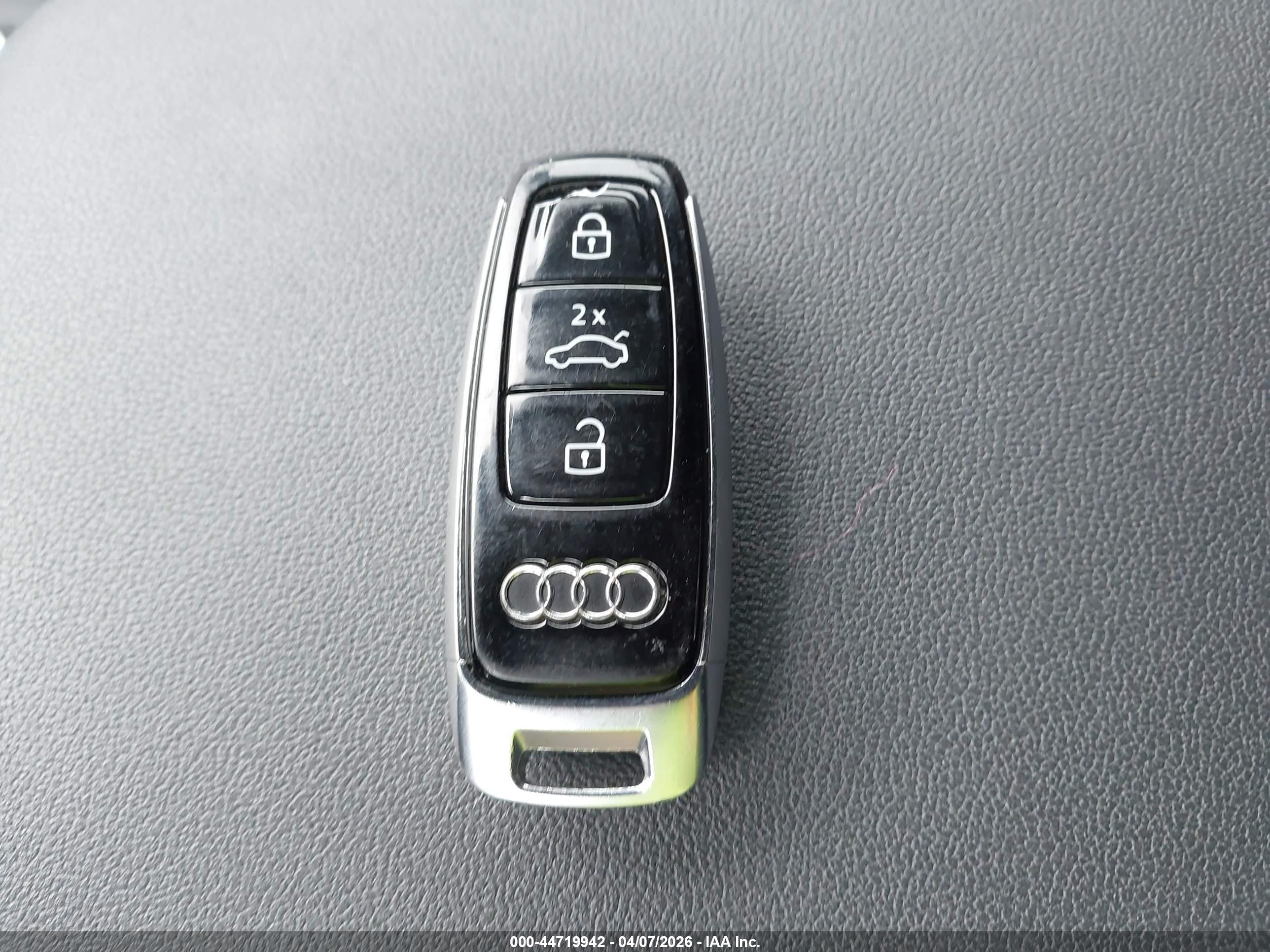 AUDI Q7 image 11