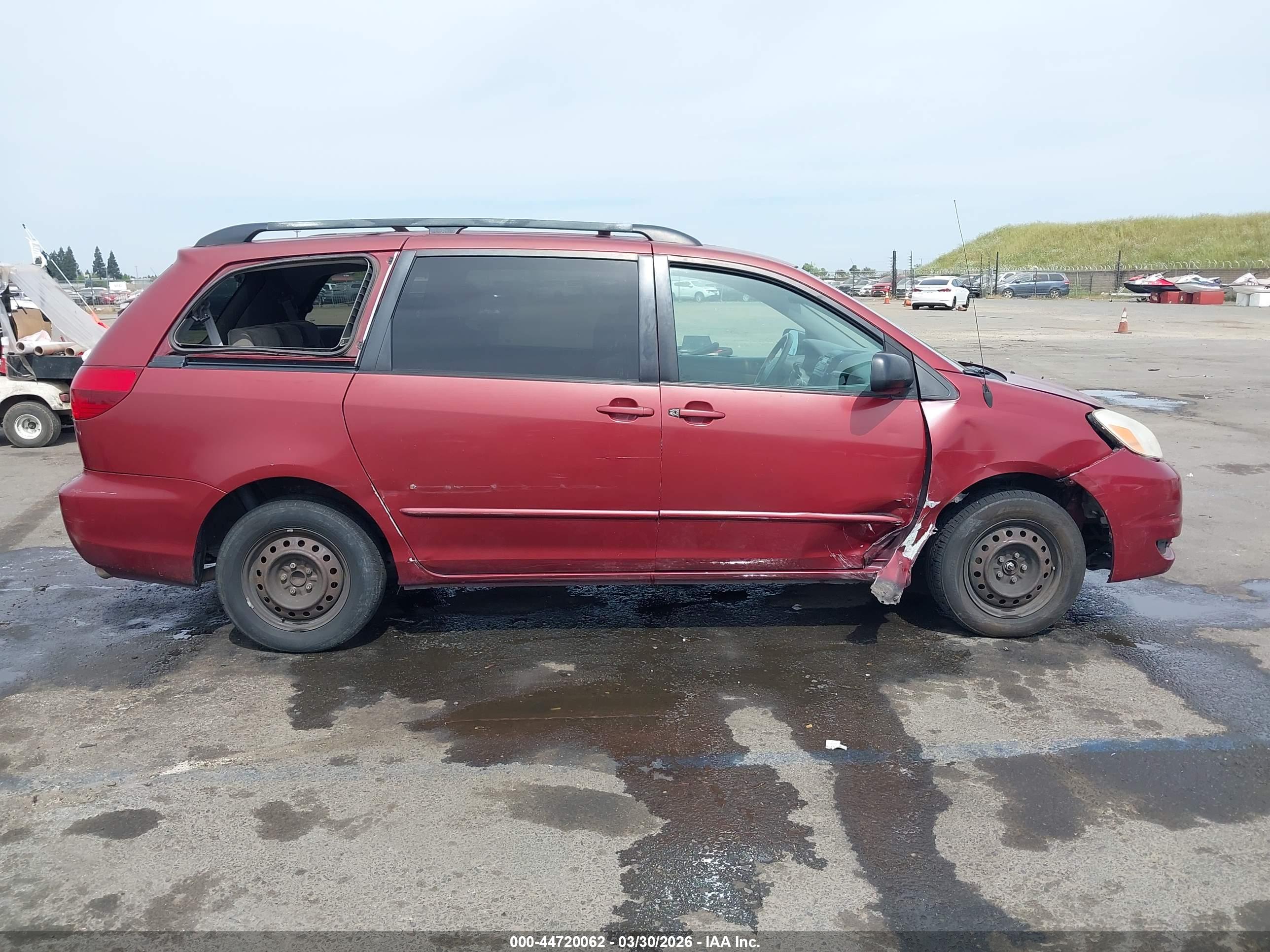 TOYOTA SIENNA image 6