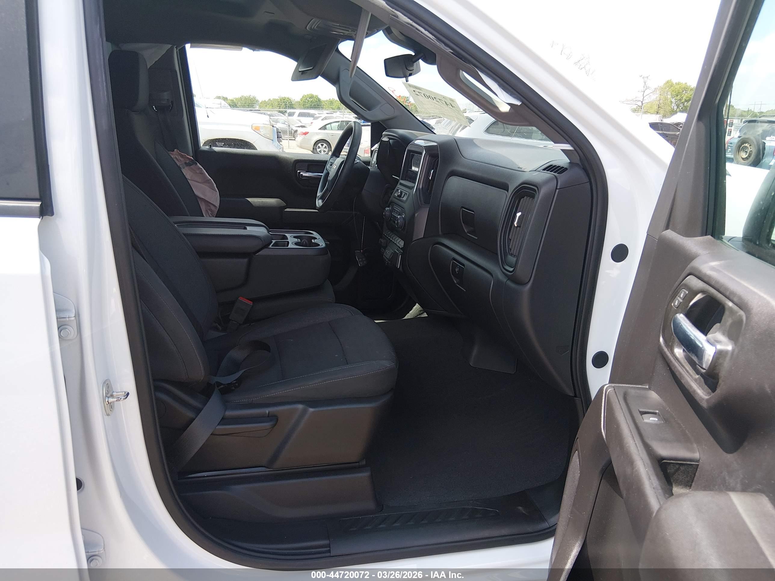 CHEVROLET SILVERADO image 5