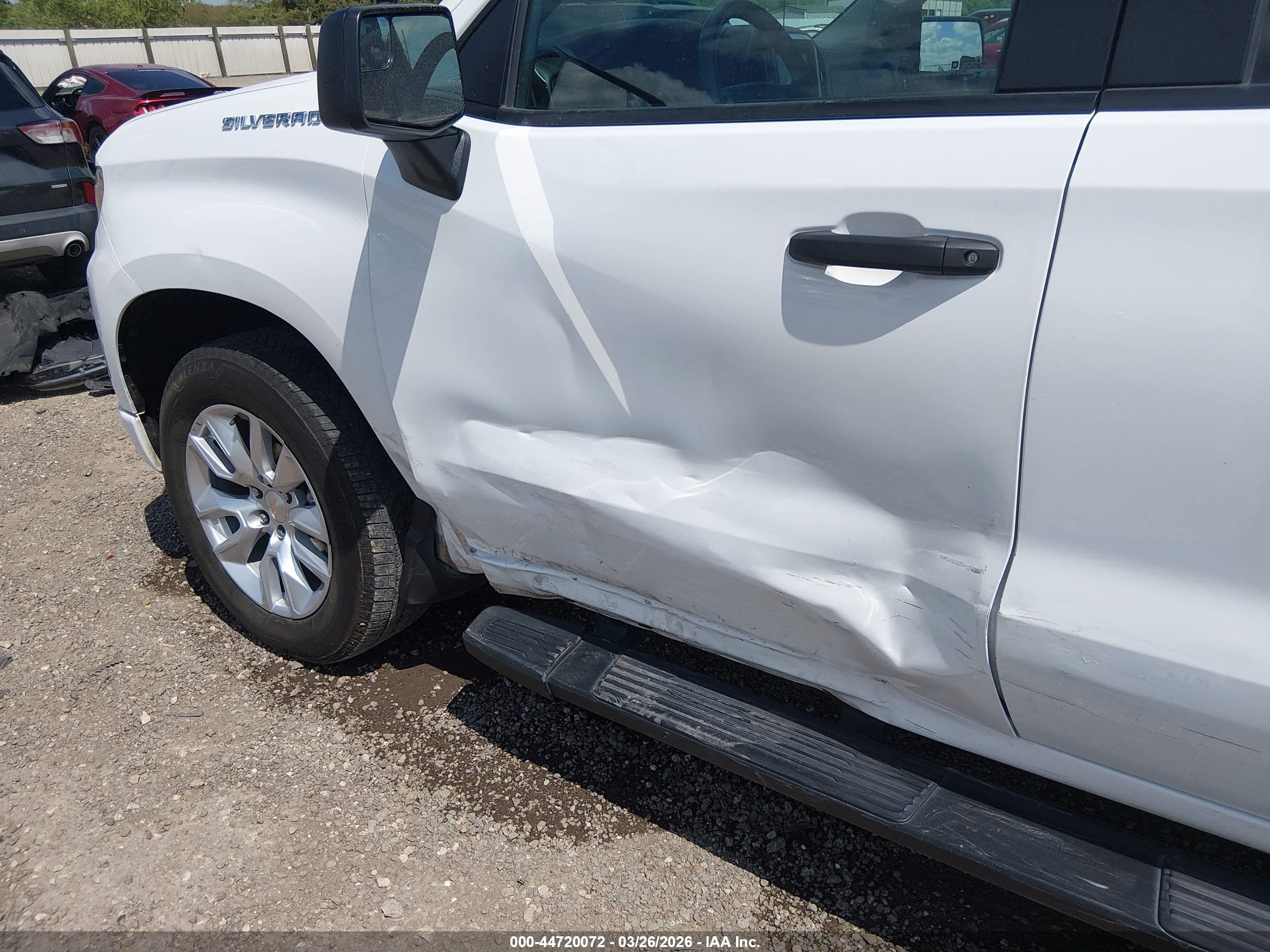 CHEVROLET SILVERADO image 6