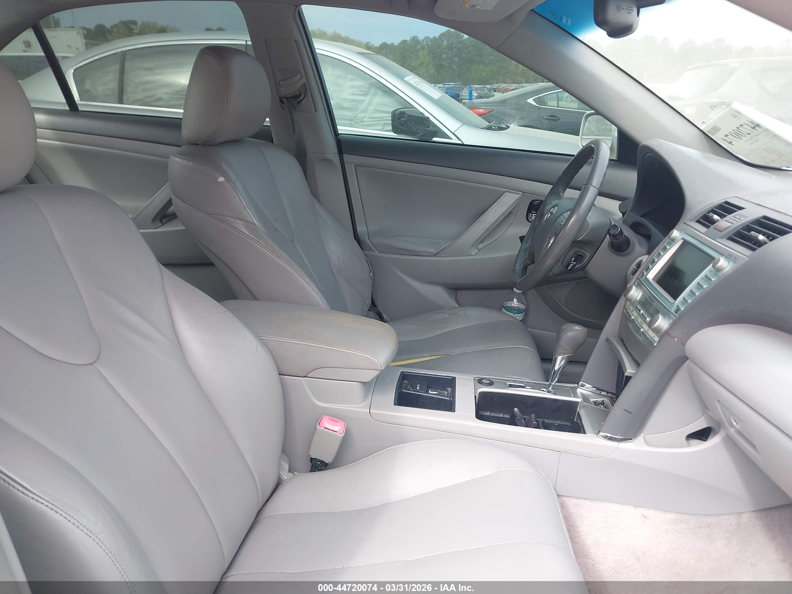 TOYOTA CAMRY image 5