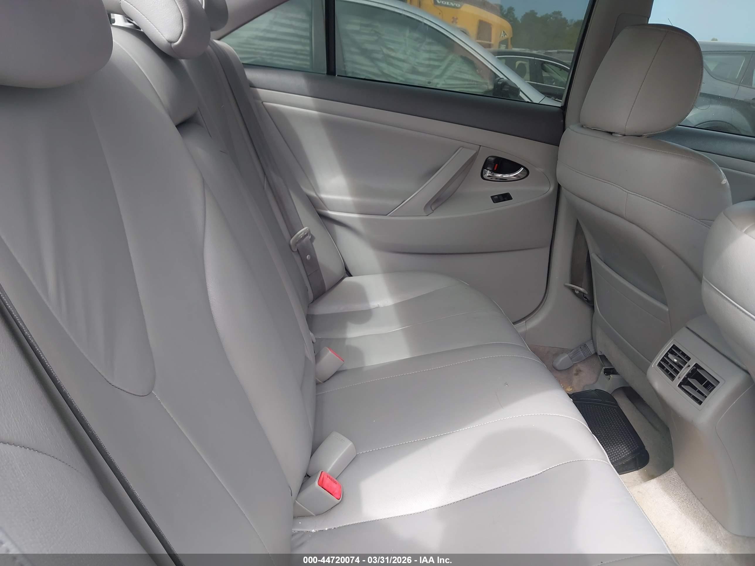 TOYOTA CAMRY image 8