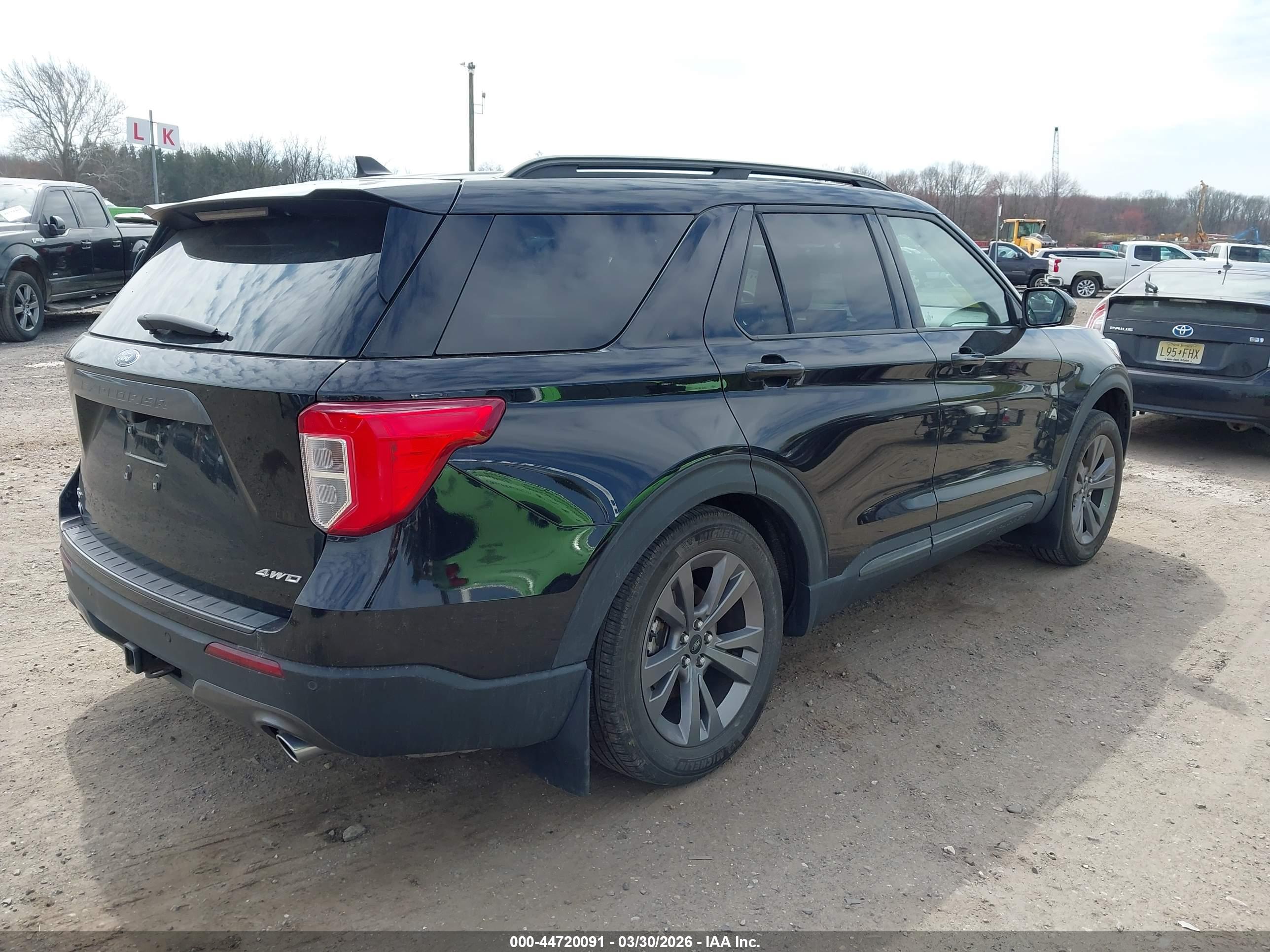 FORD EXPLORER image 4