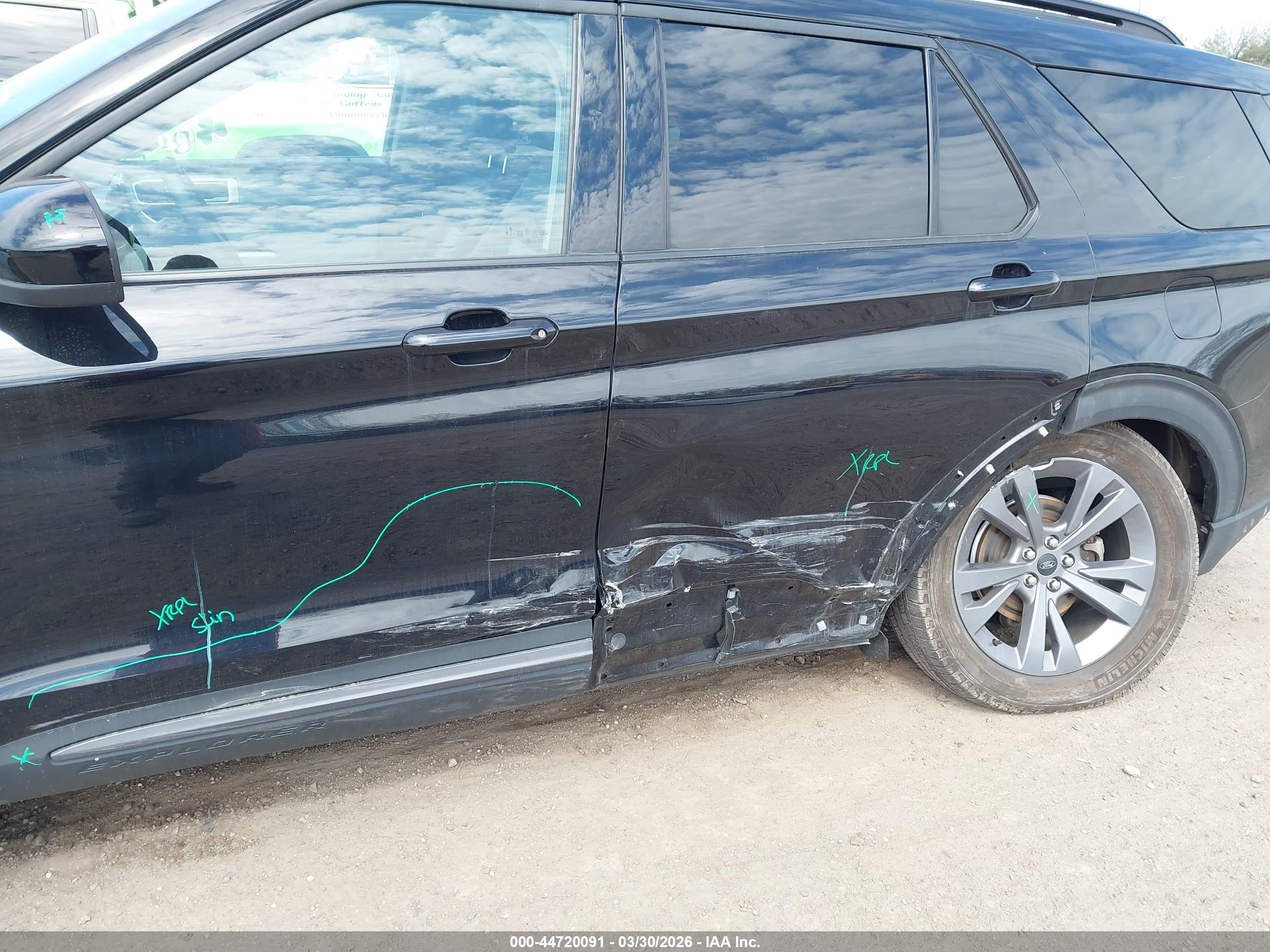 FORD EXPLORER image 6