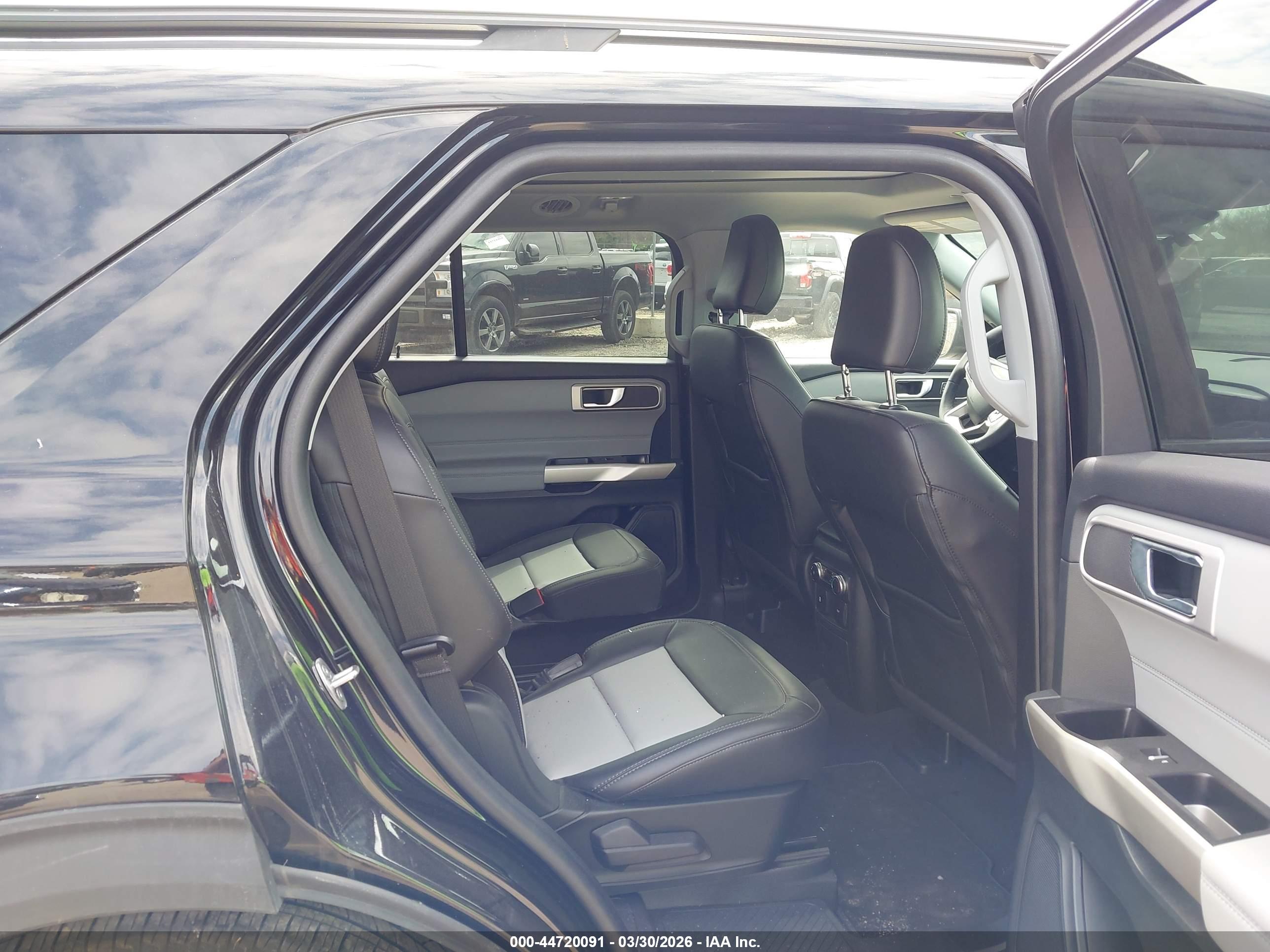 FORD EXPLORER image 8