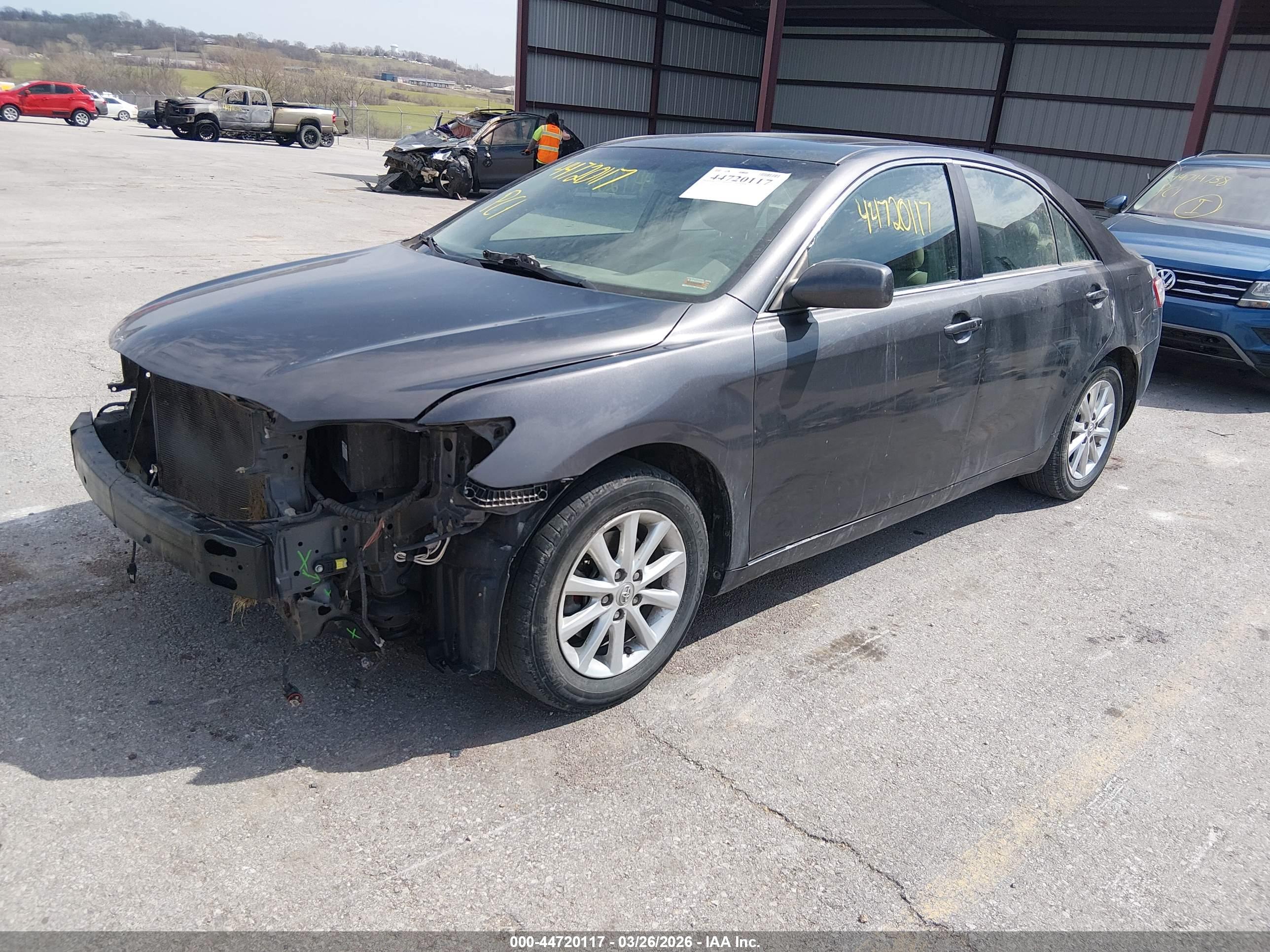 TOYOTA CAMRY image 2