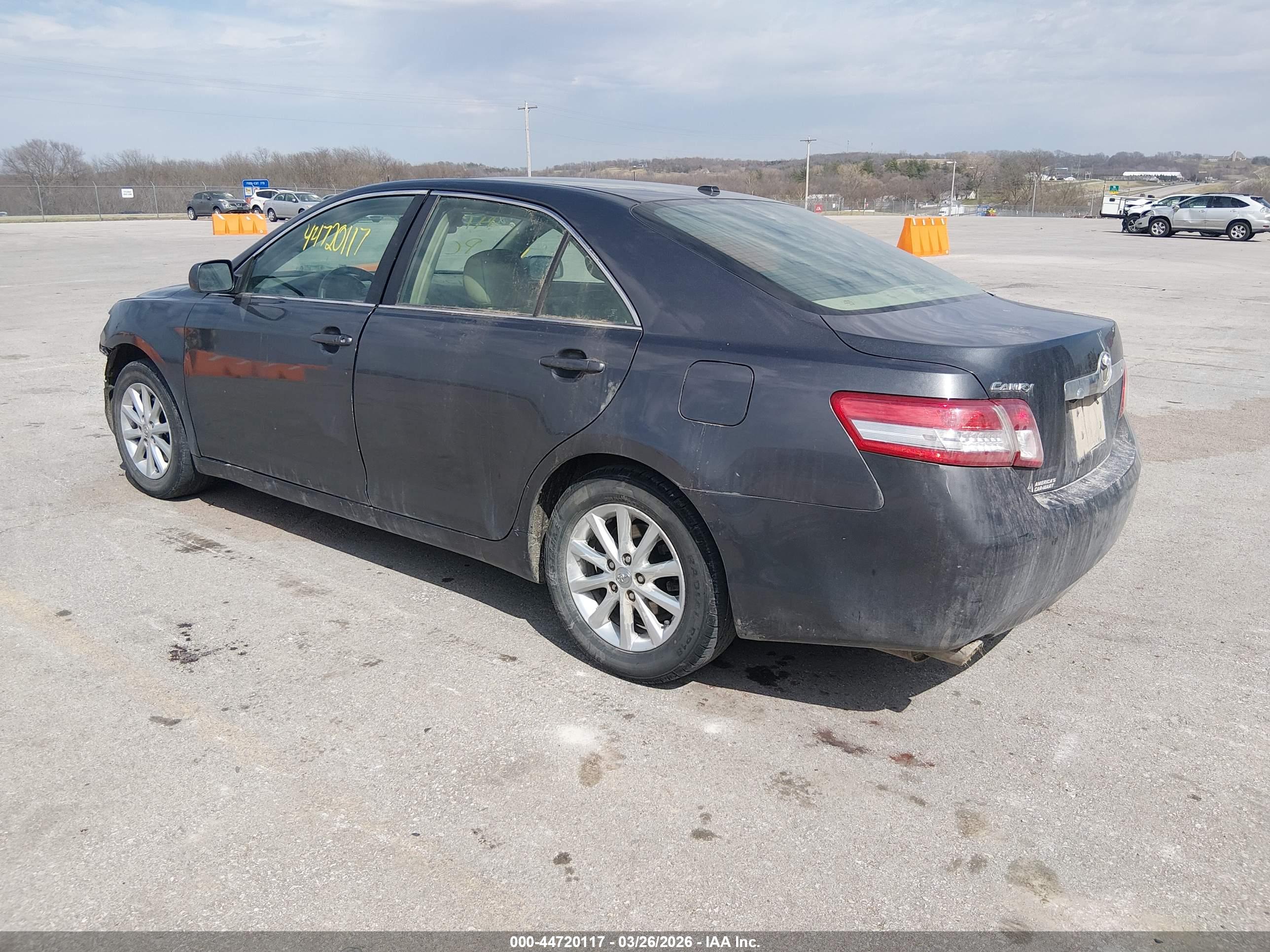 TOYOTA CAMRY image 3