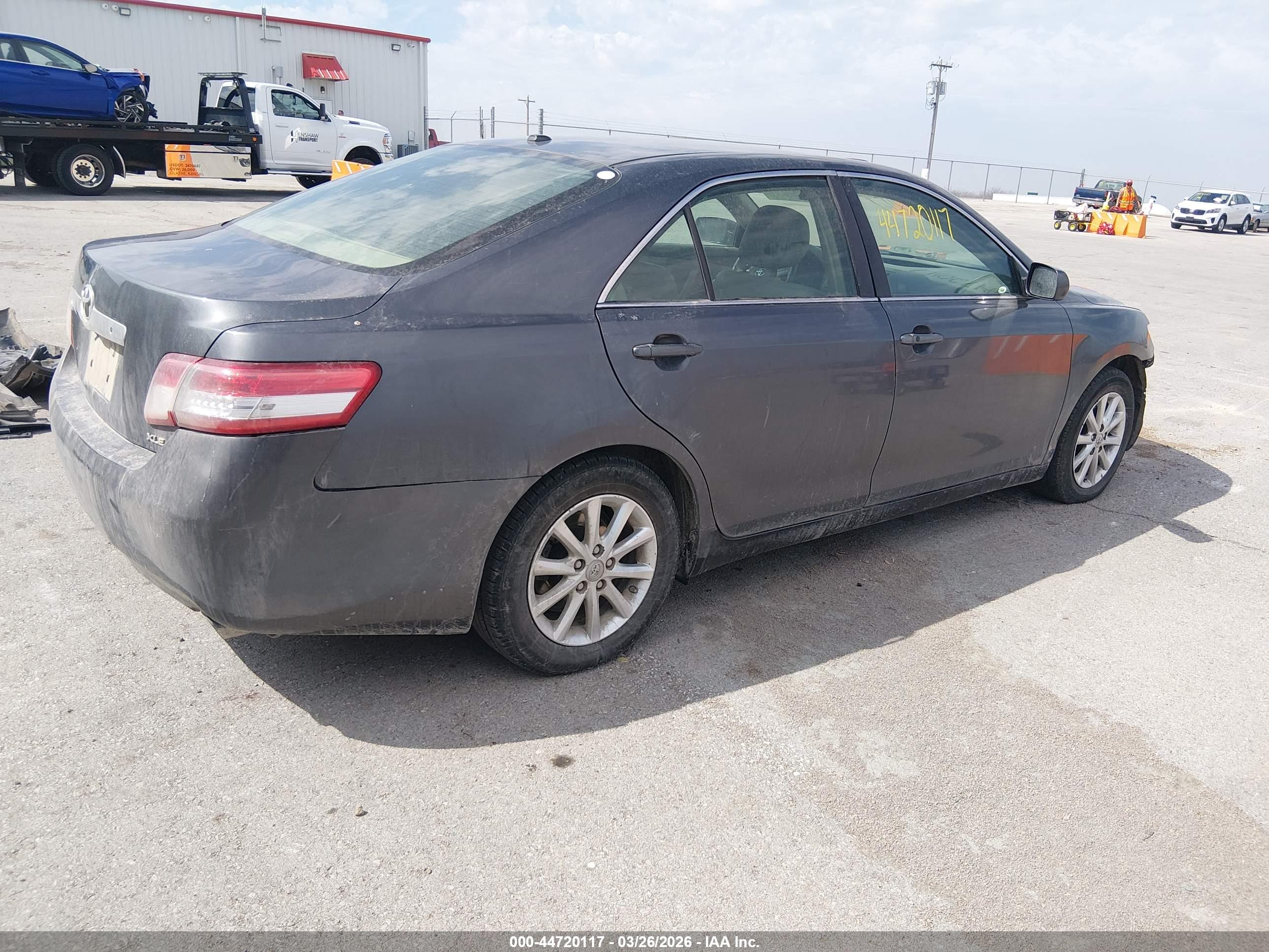 TOYOTA CAMRY image 4