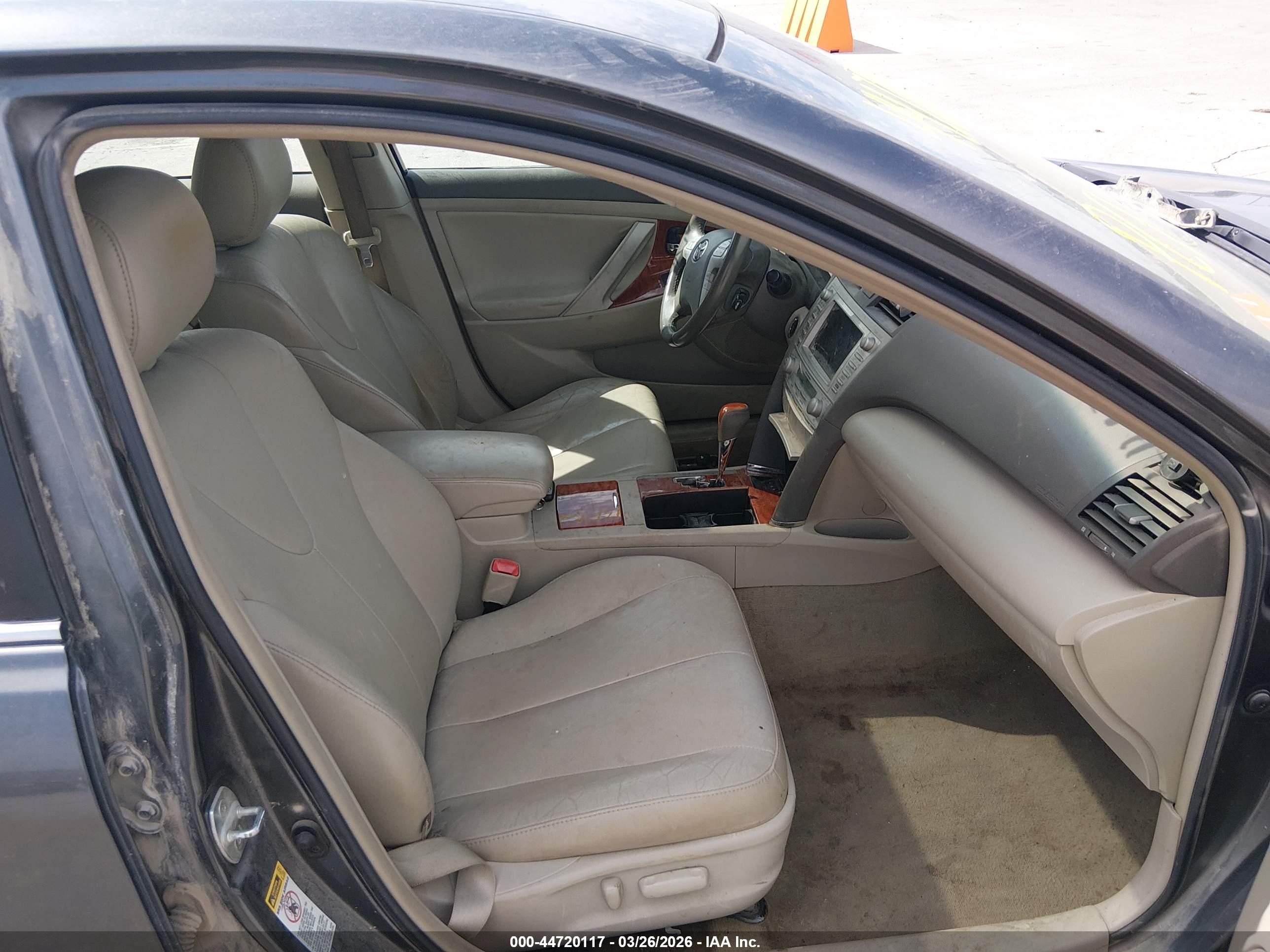 TOYOTA CAMRY image 5