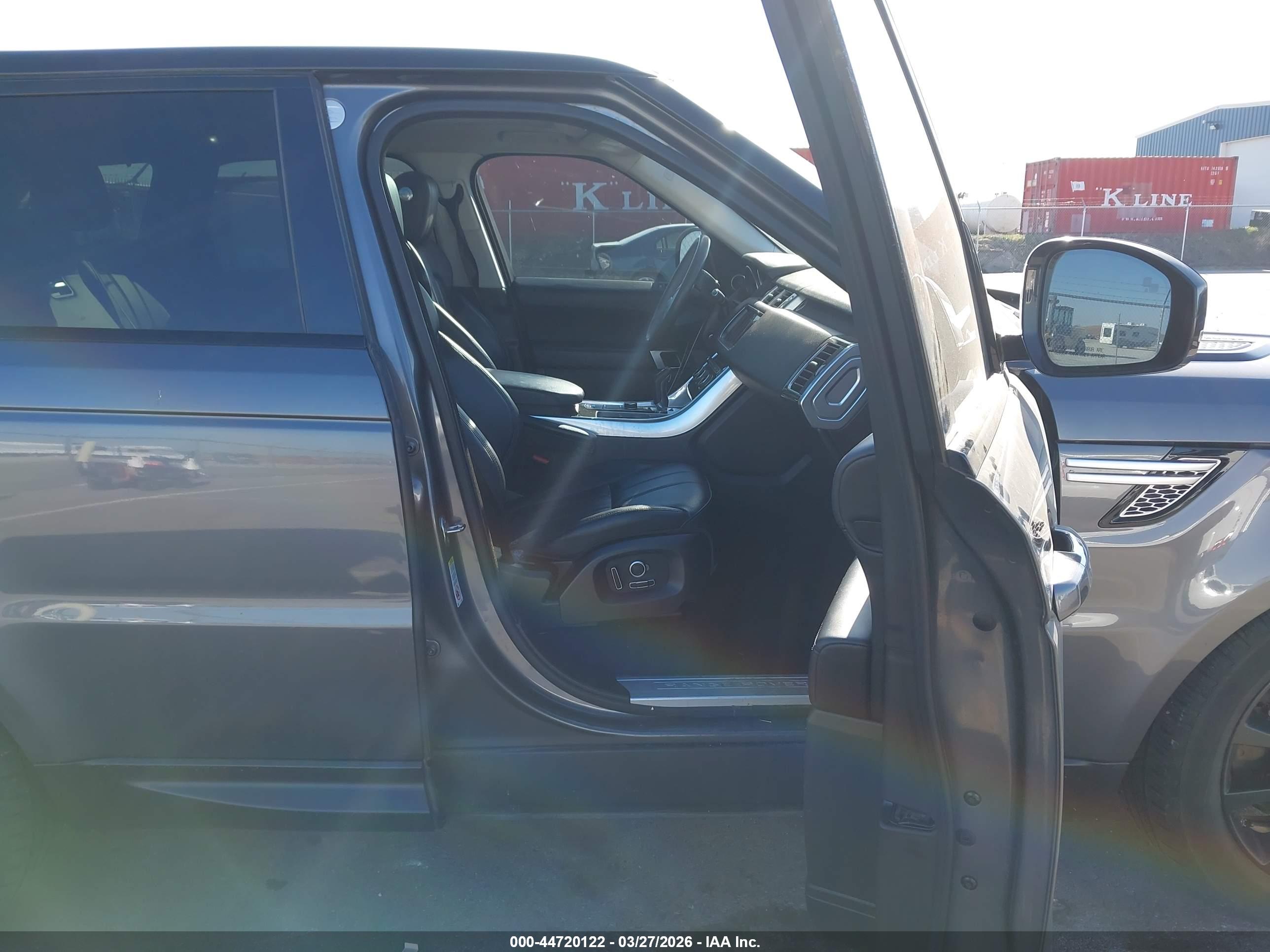 LAND ROVER image 5