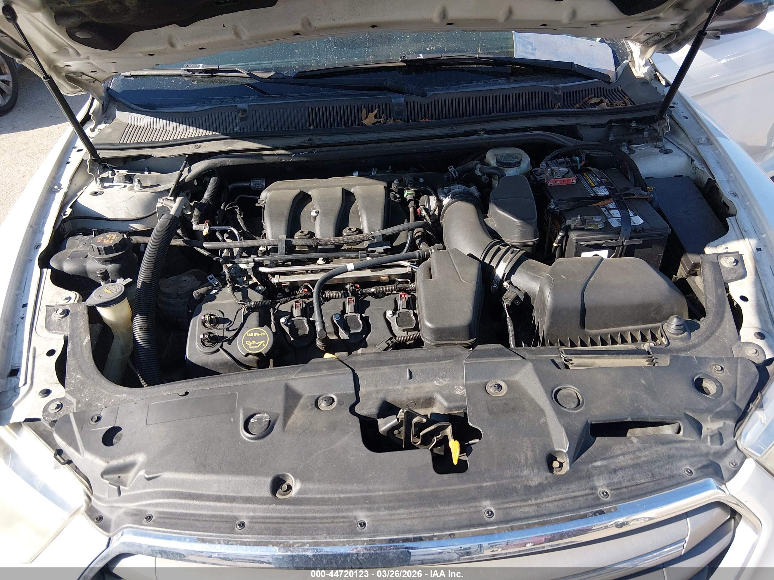 FORD TAURUS image 10