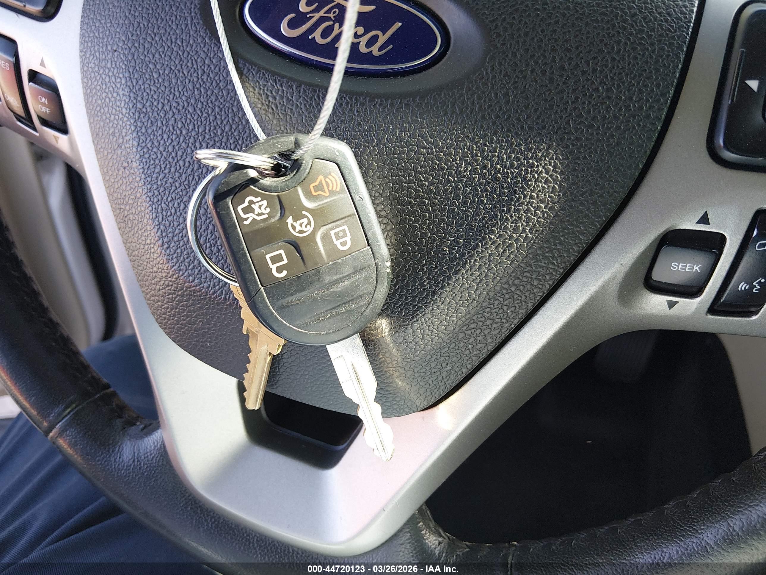 FORD TAURUS image 11
