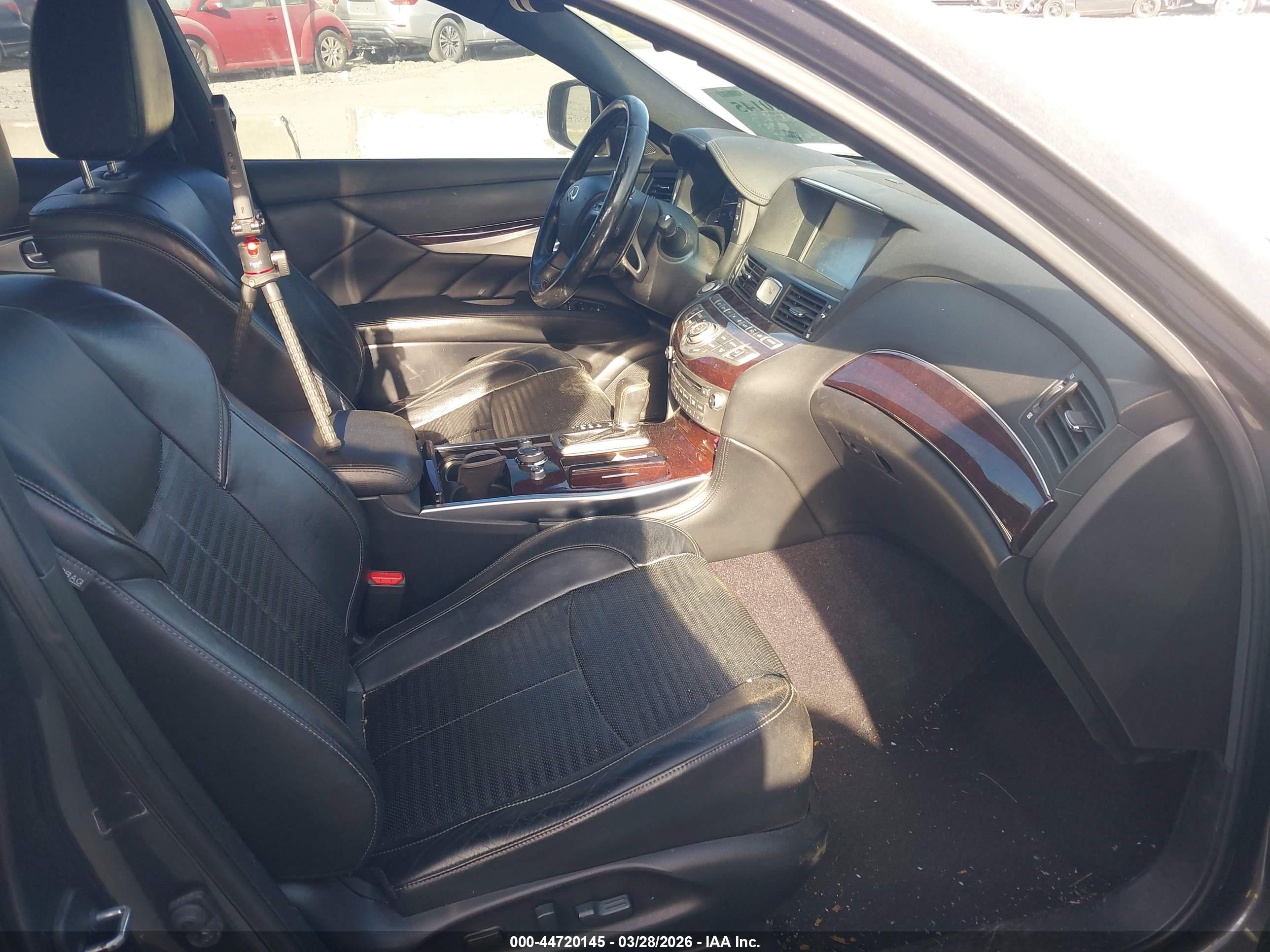 INFINITI Q70 image 5