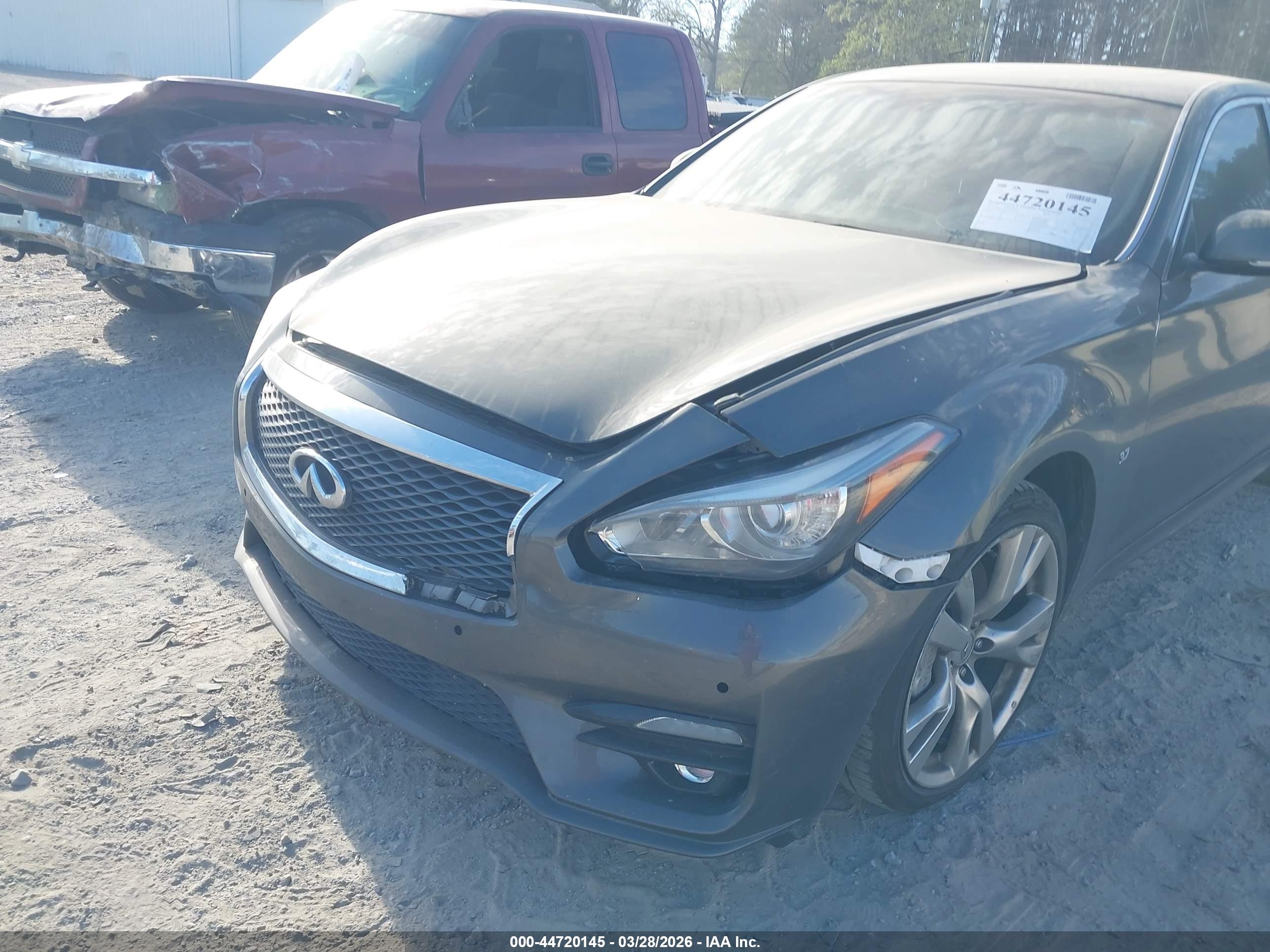 INFINITI Q70 image 6