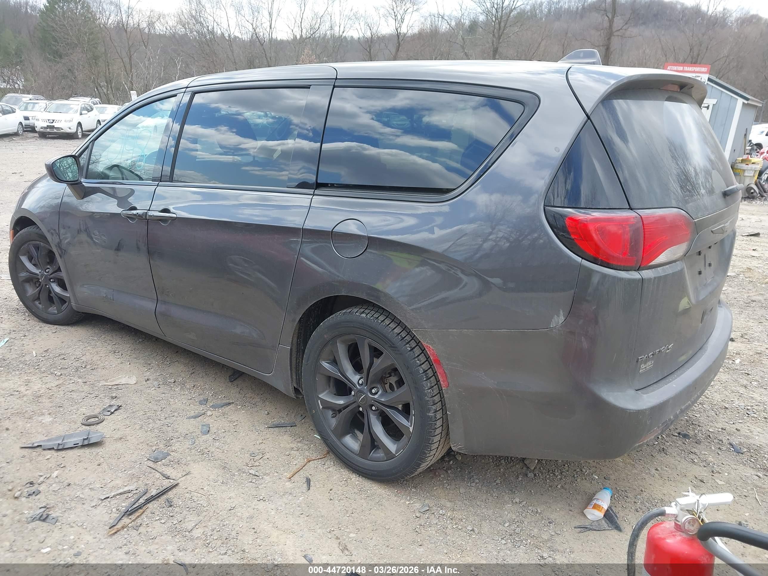 CHRYSLER PACIFICA image 3