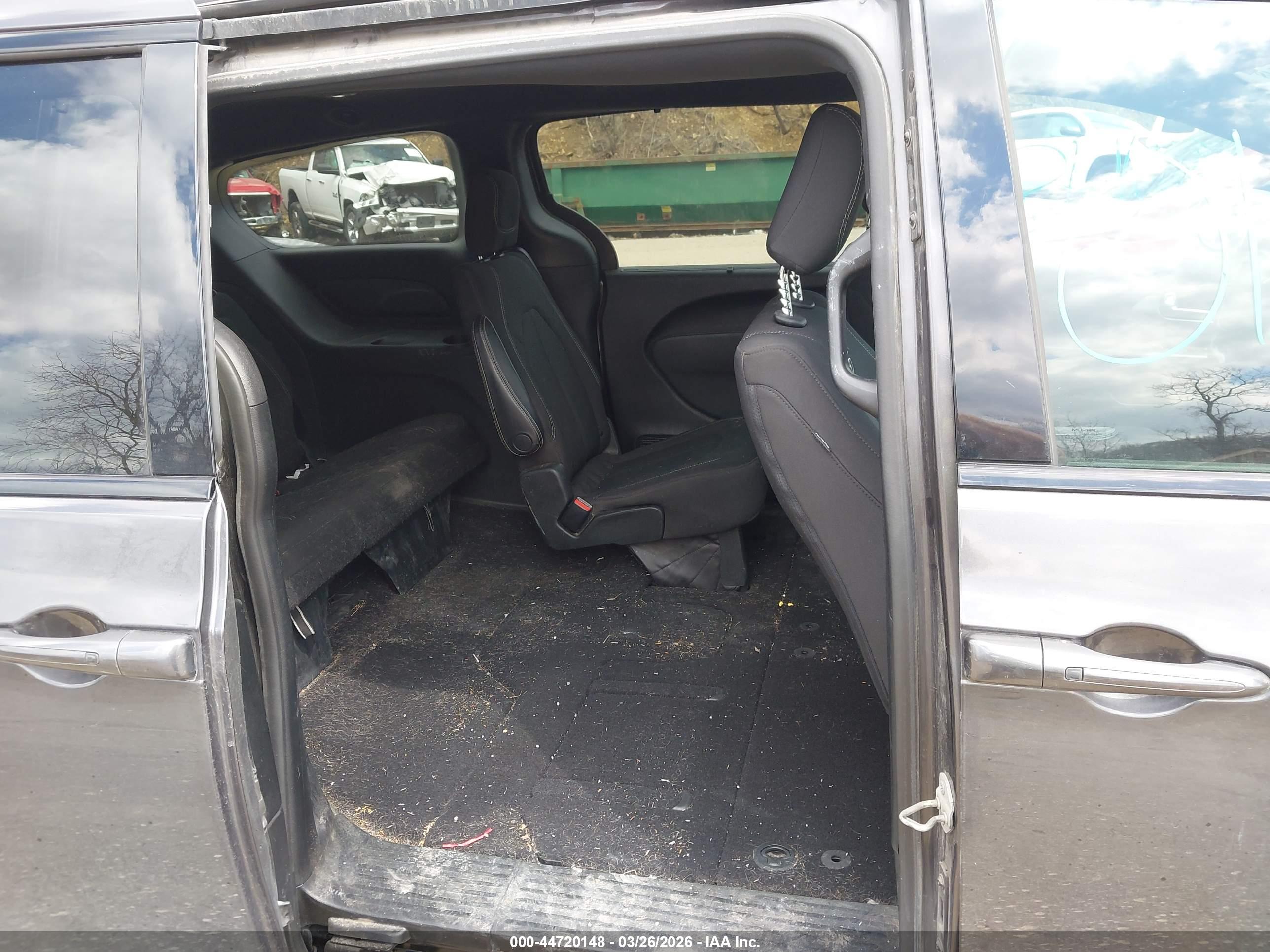 CHRYSLER PACIFICA image 8