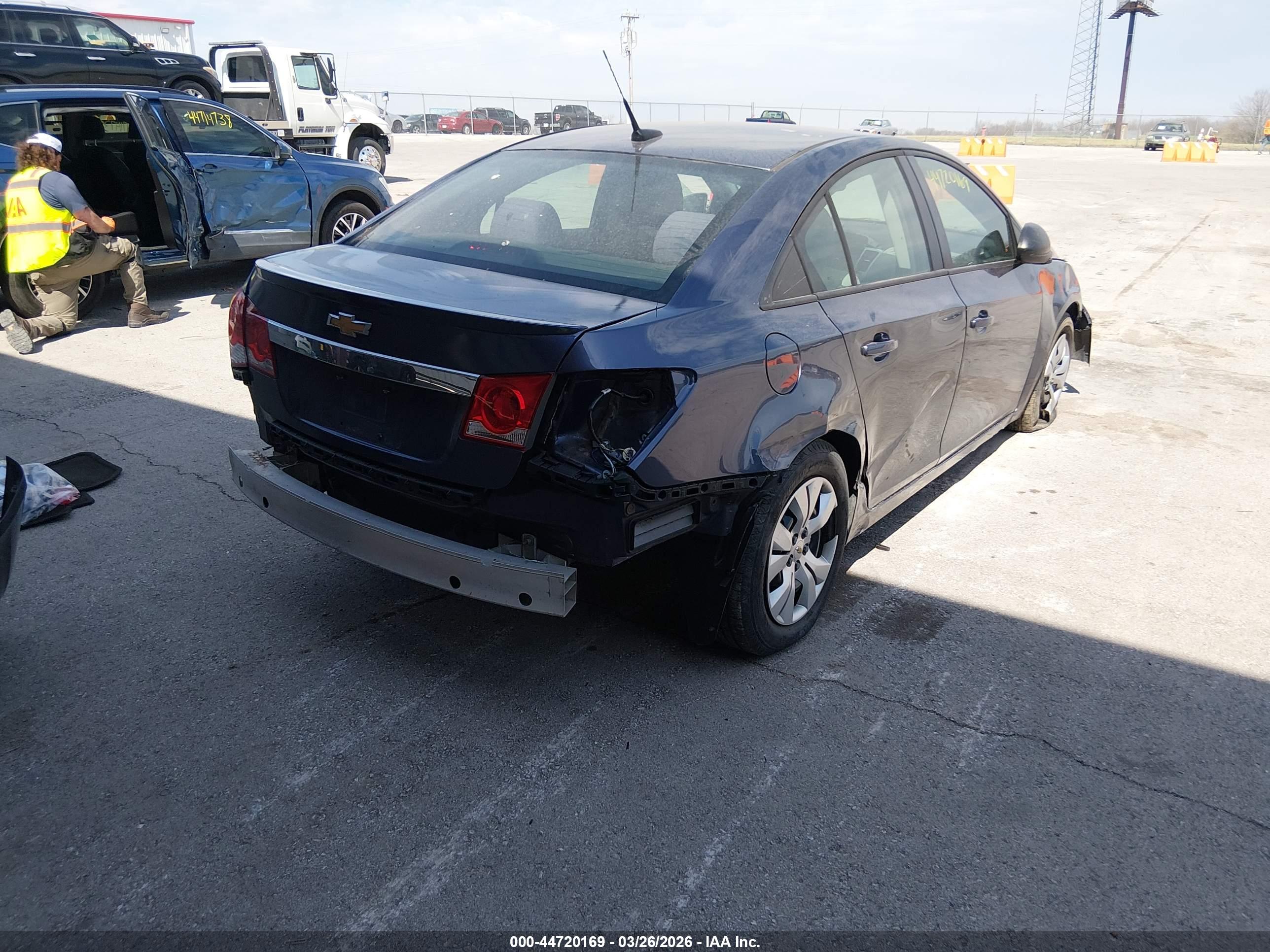CHEVROLET CRUZE image 4