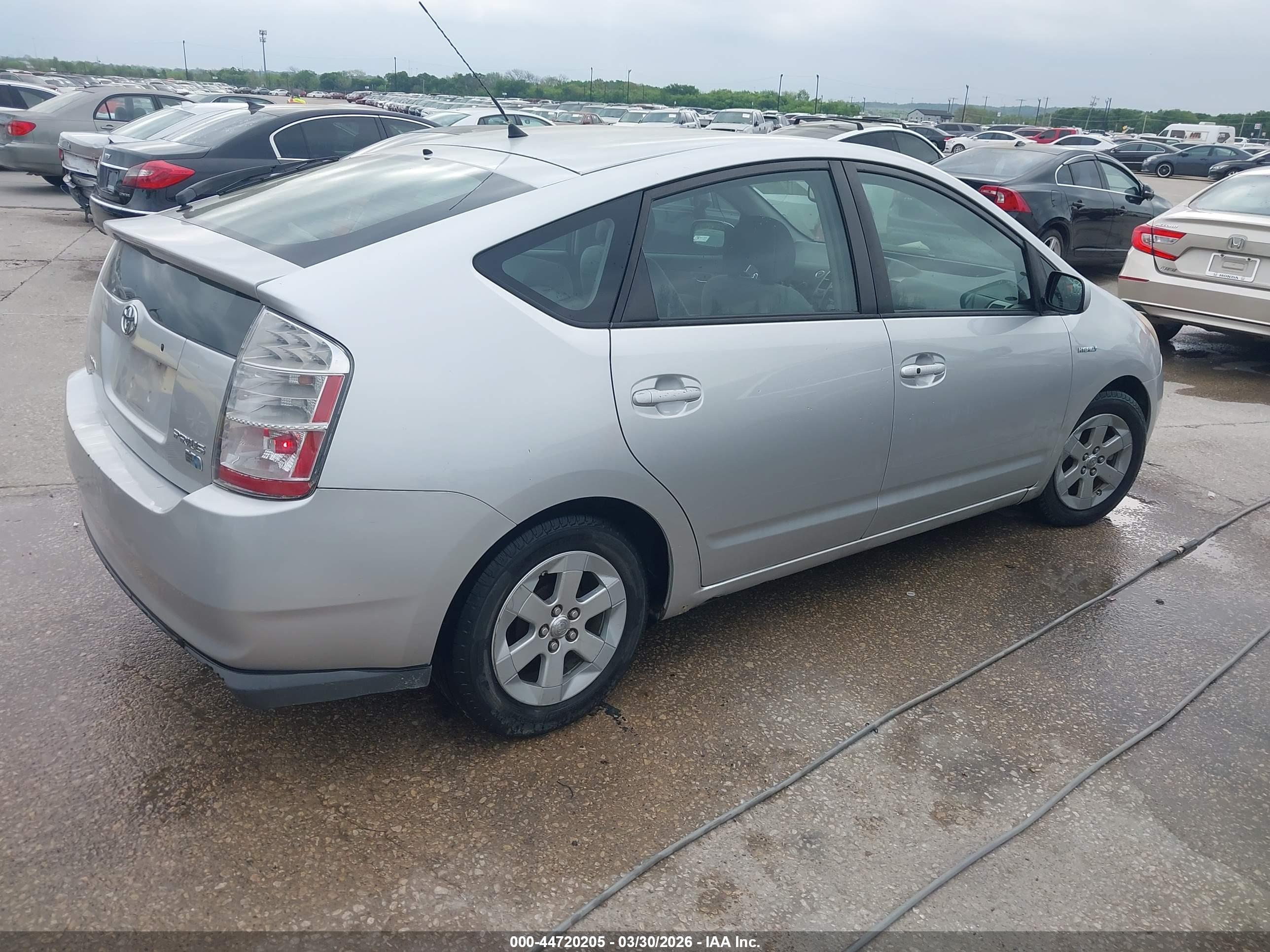 TOYOTA PRIUS image 4