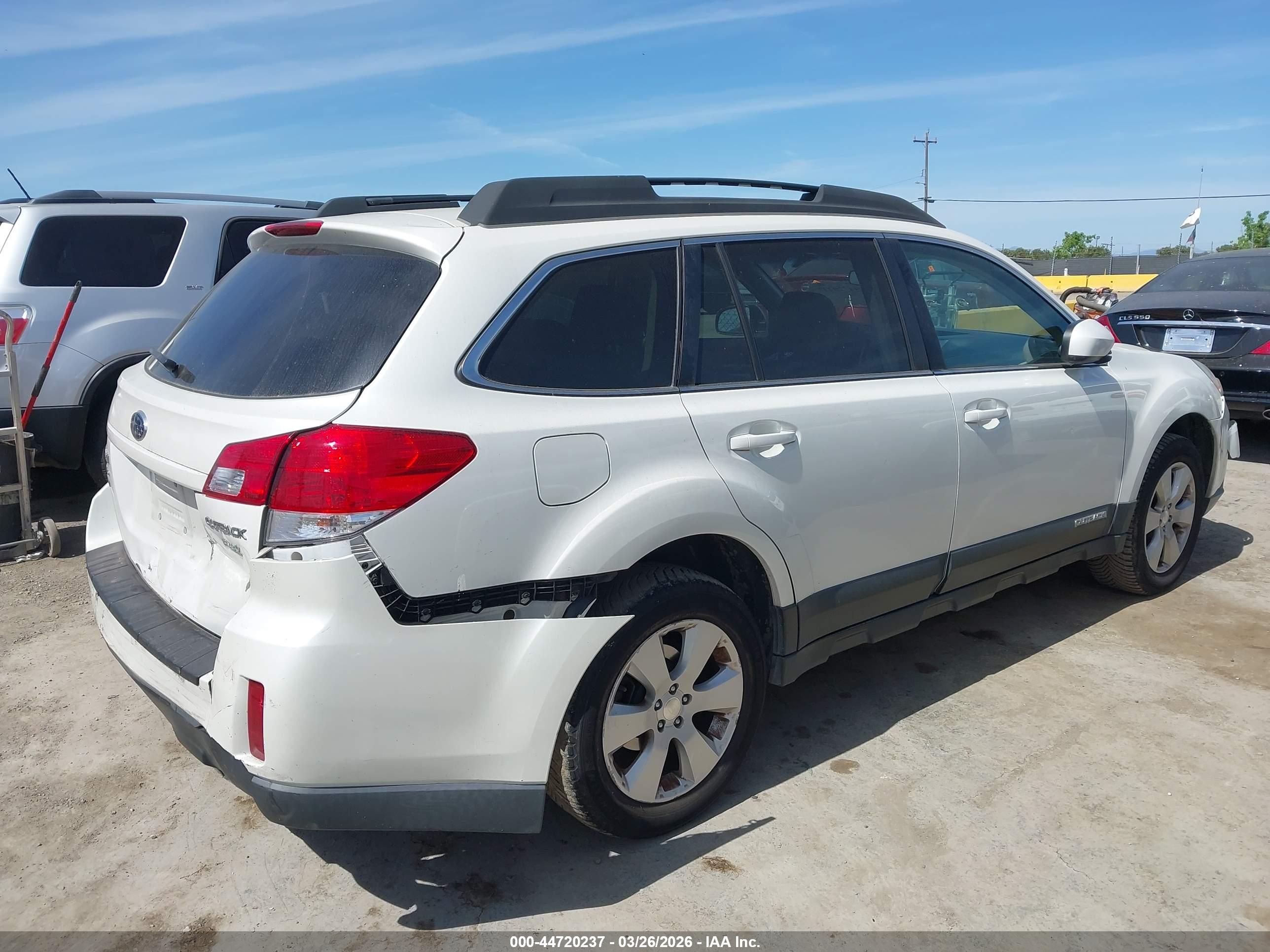 SUBARU OUTBACK image 4