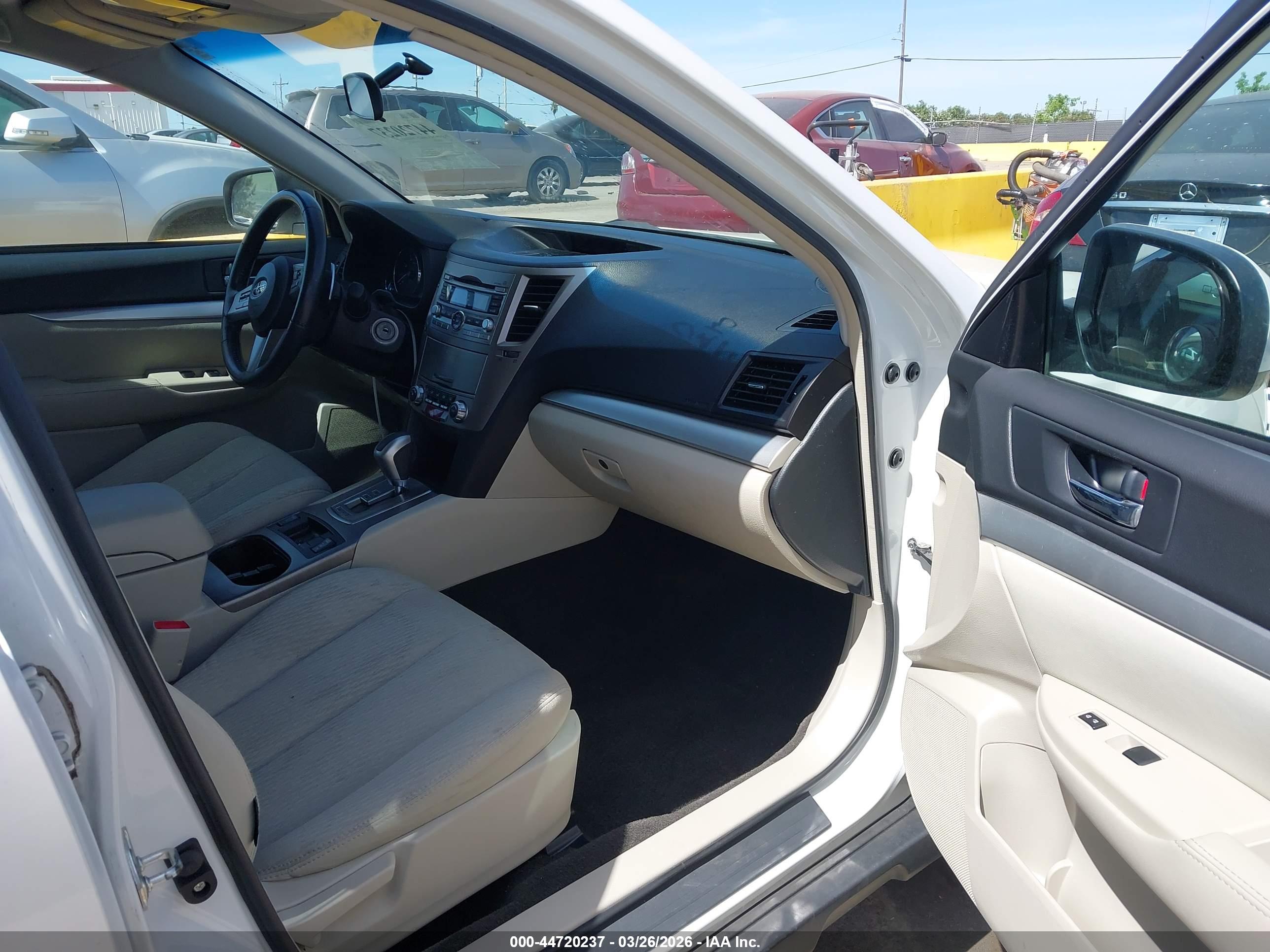 SUBARU OUTBACK image 5