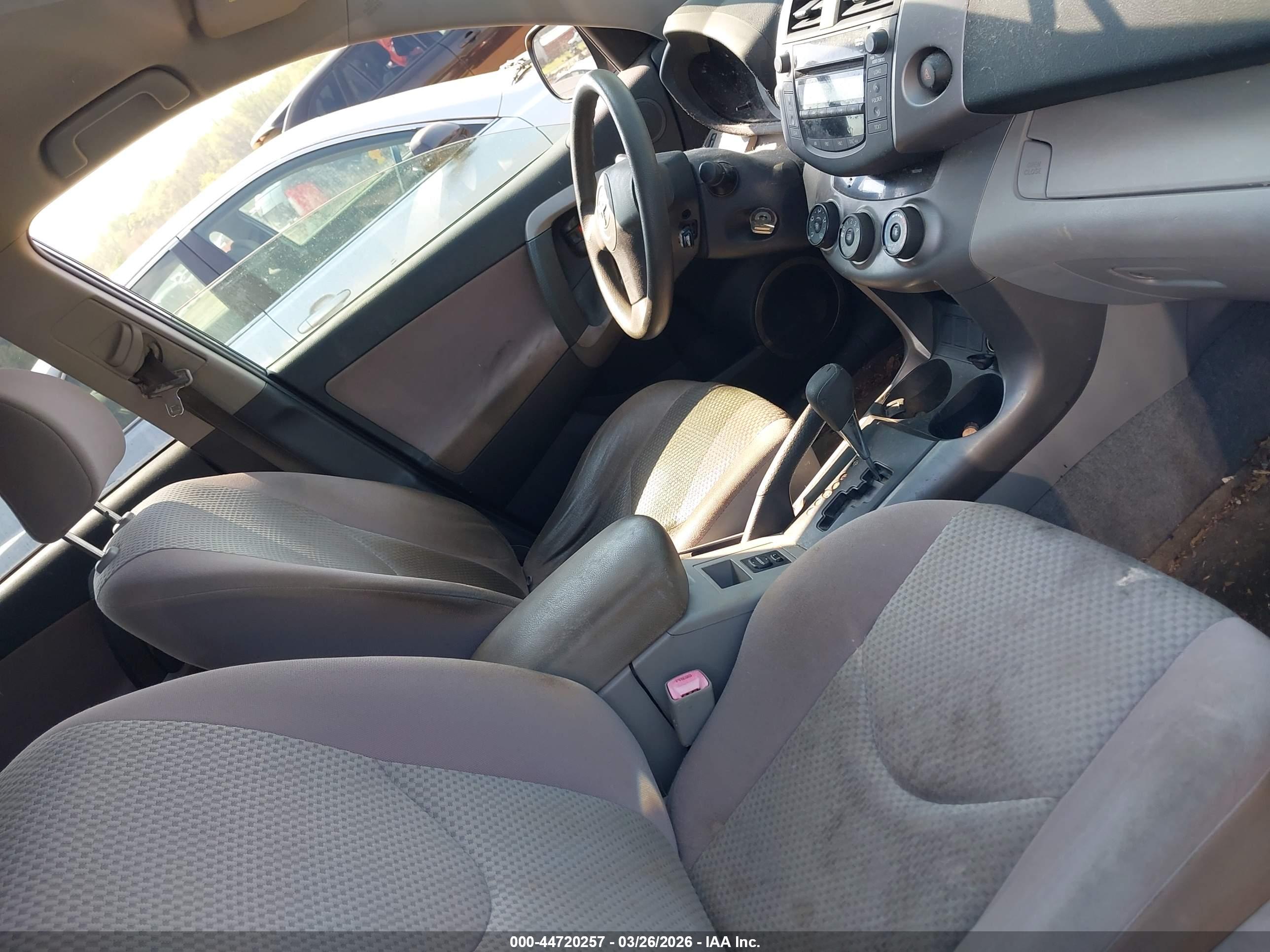 TOYOTA RAV4 image 5