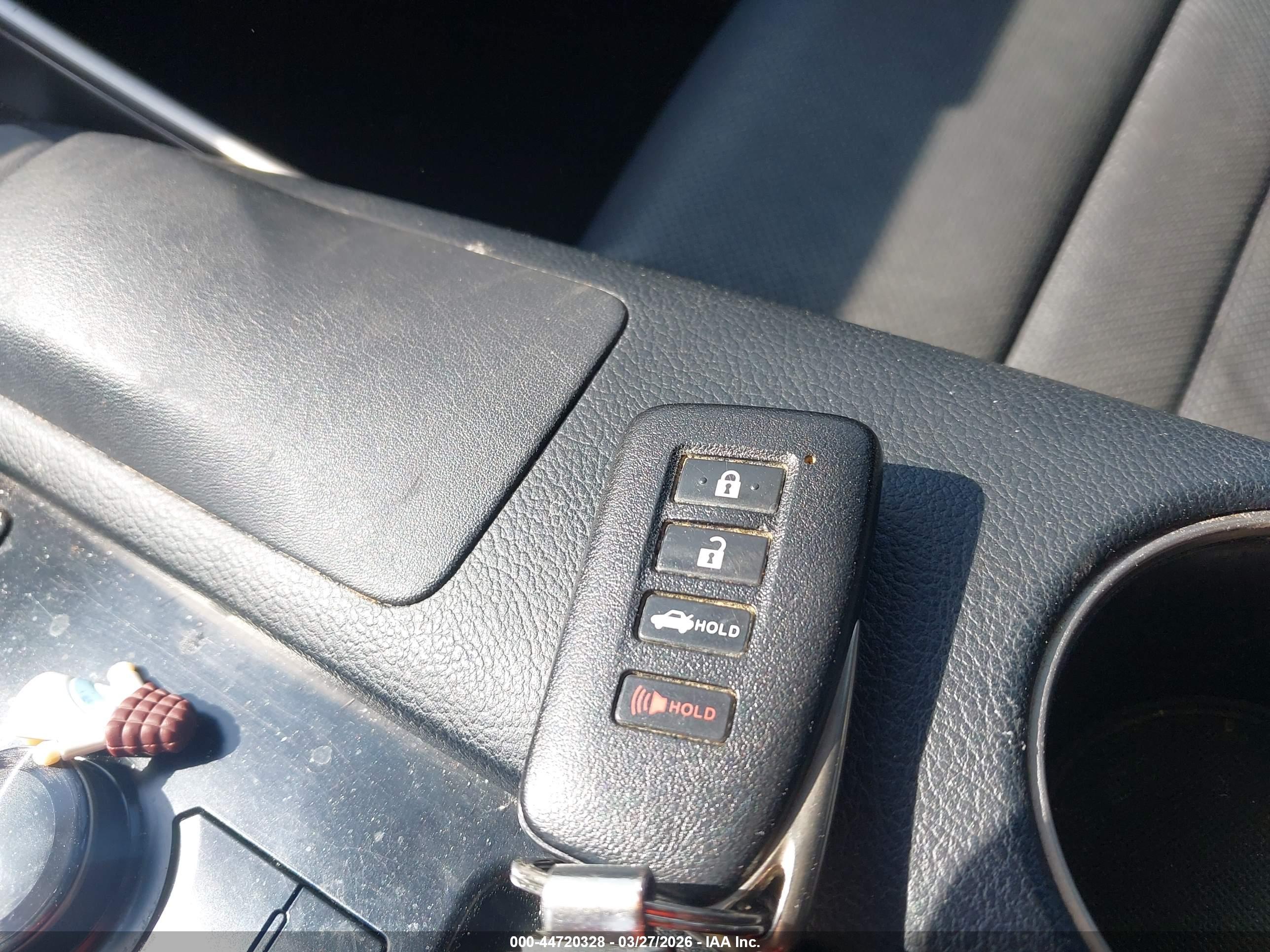LEXUS IS image 11