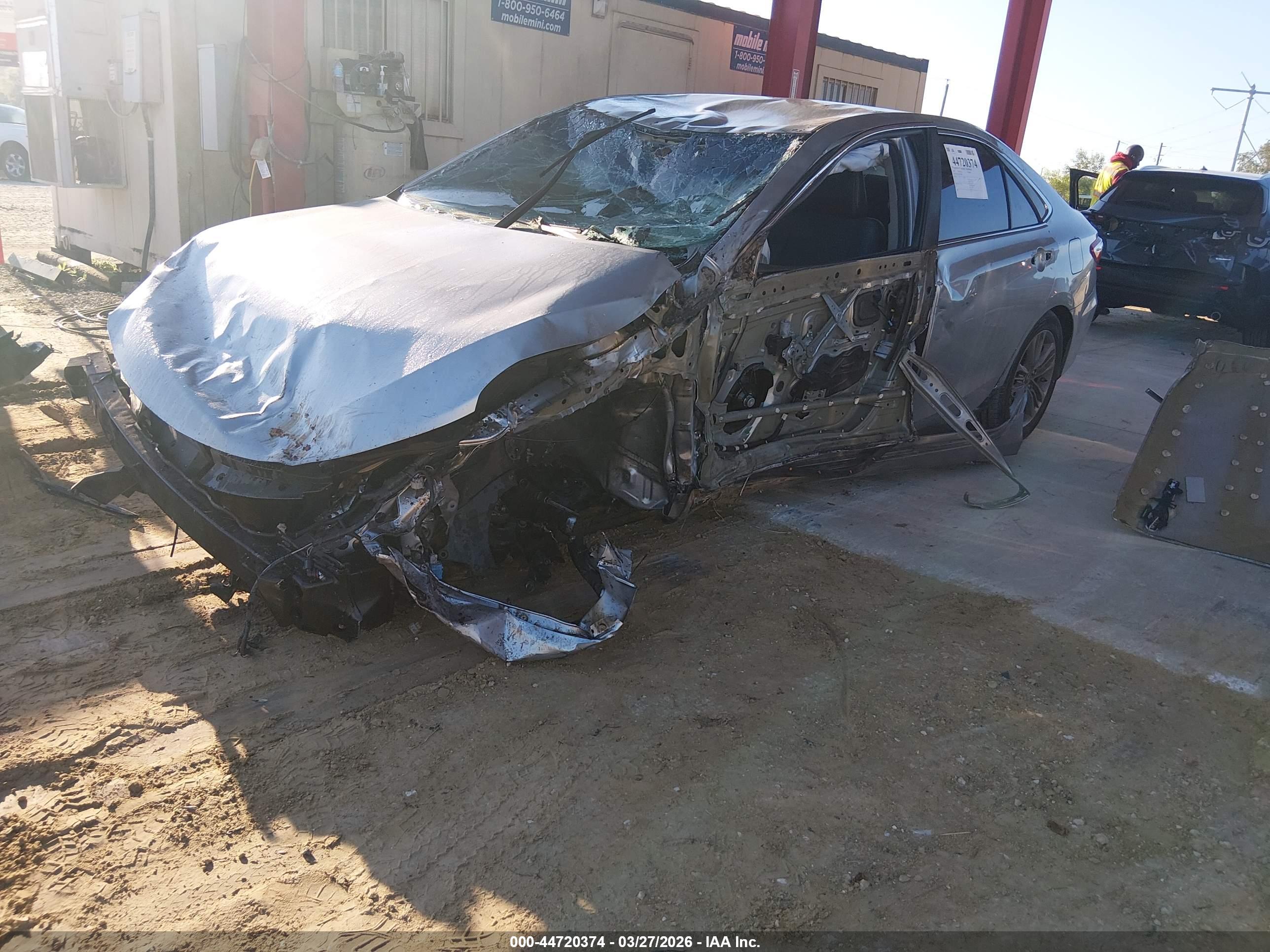 TOYOTA CAMRY image 2