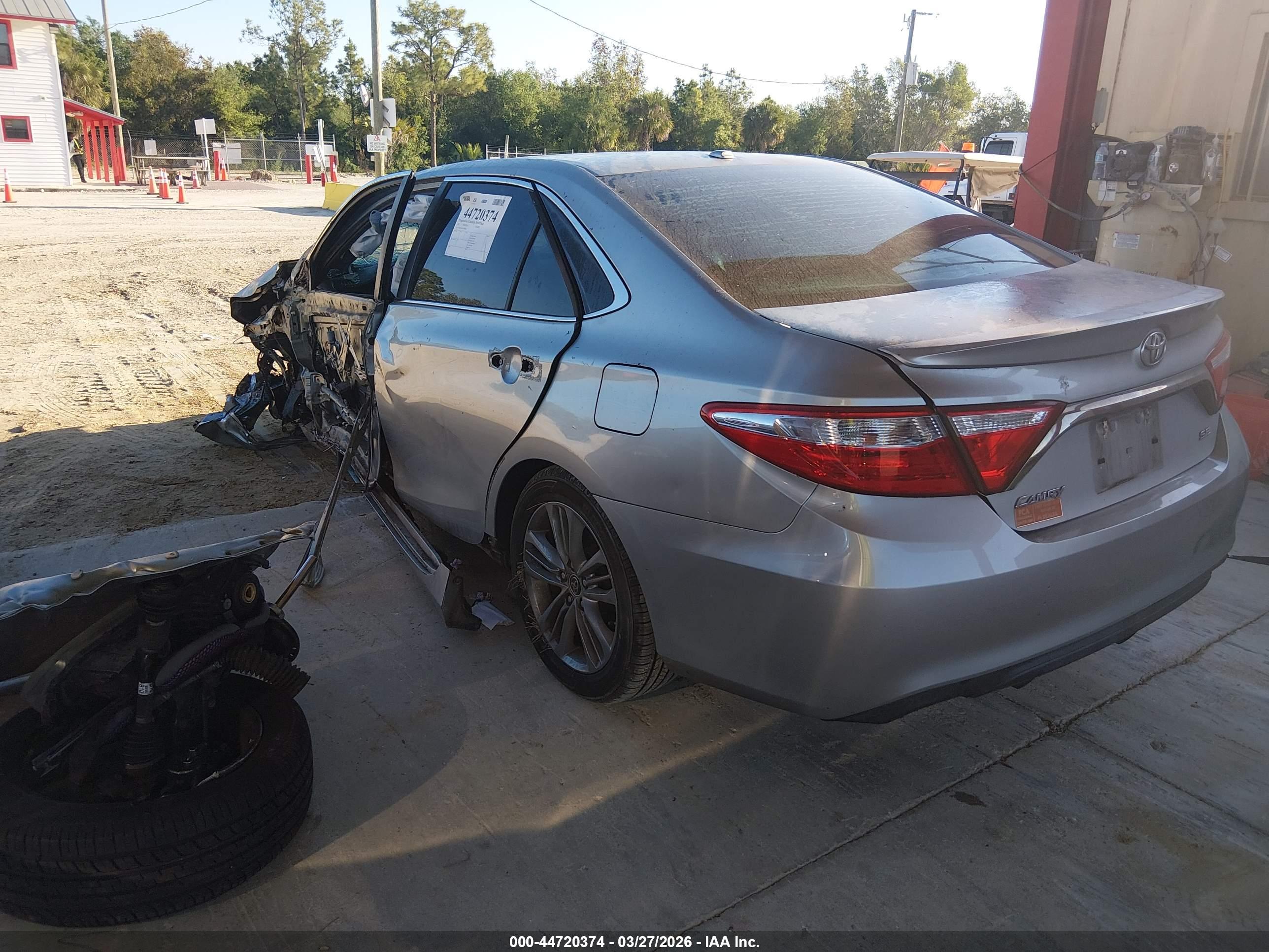 TOYOTA CAMRY image 3