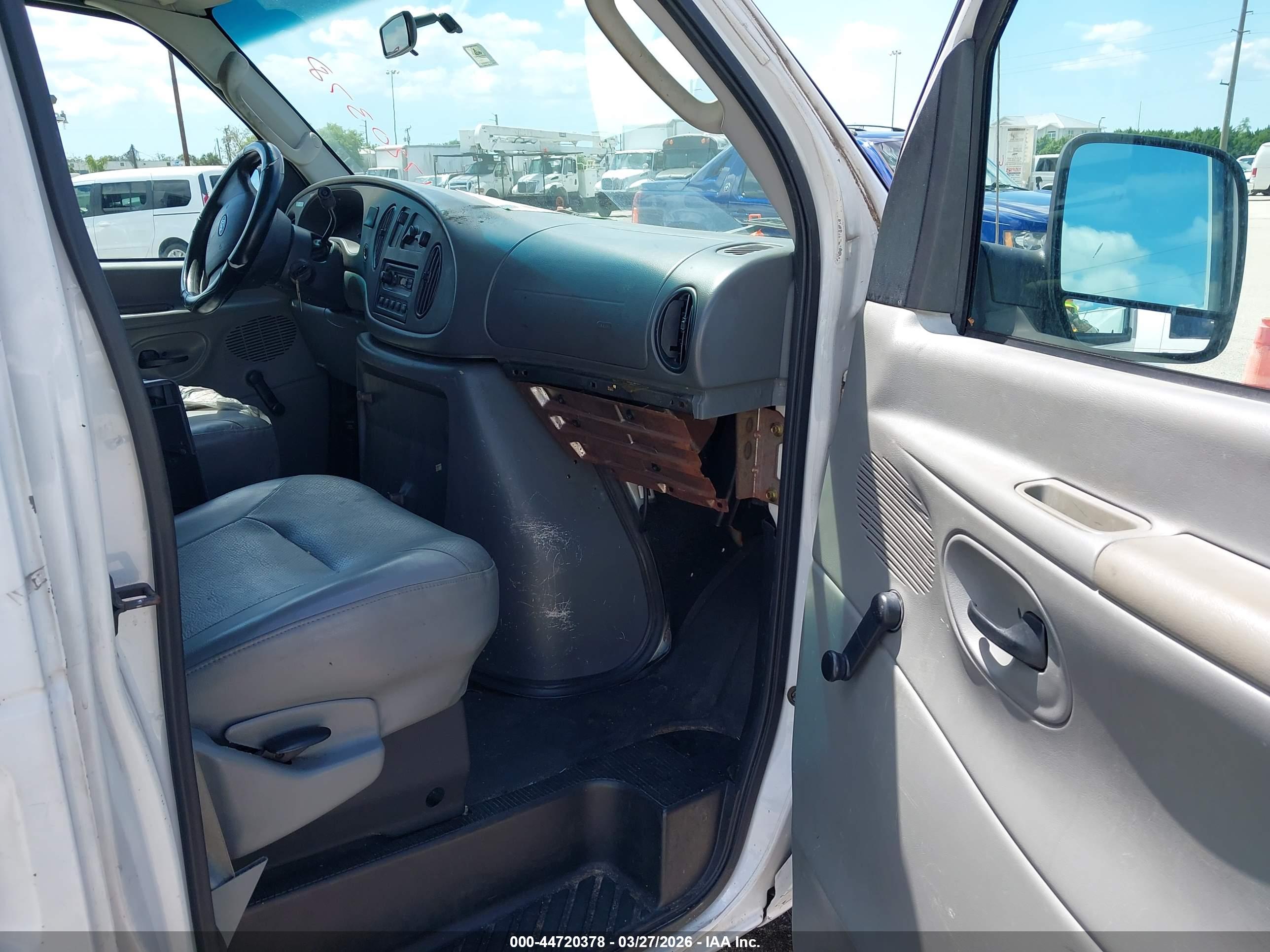 FORD E-250 image 5