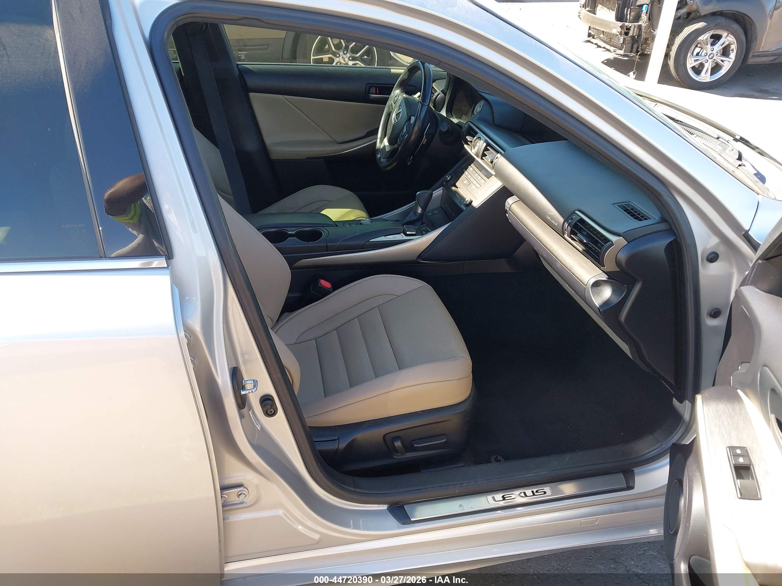 LEXUS IS image 5