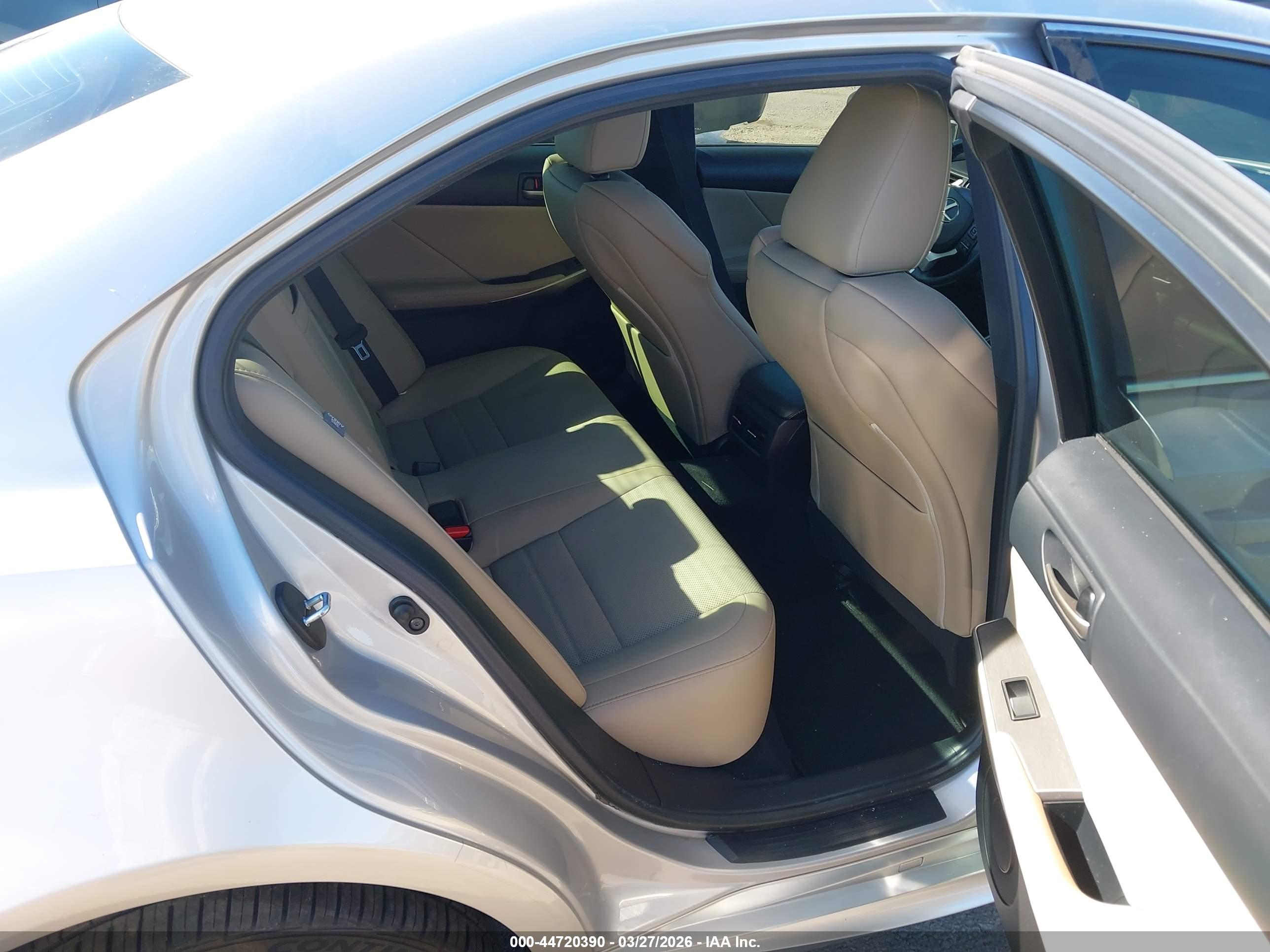LEXUS IS image 8