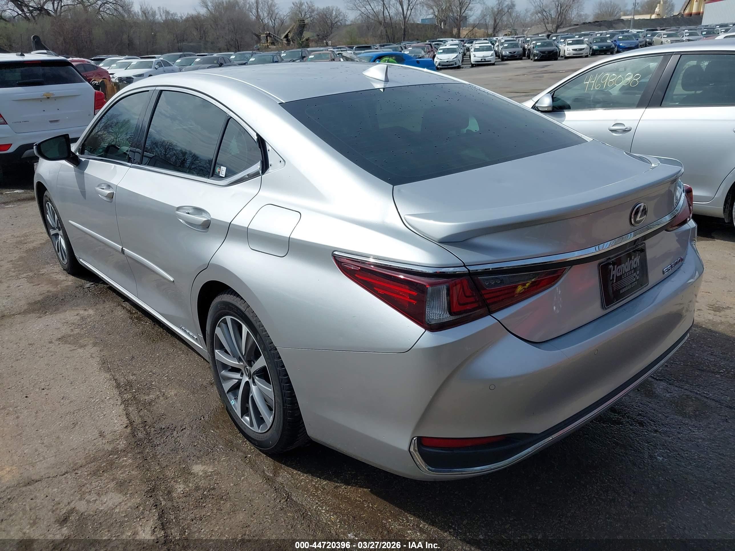LEXUS ES image 3