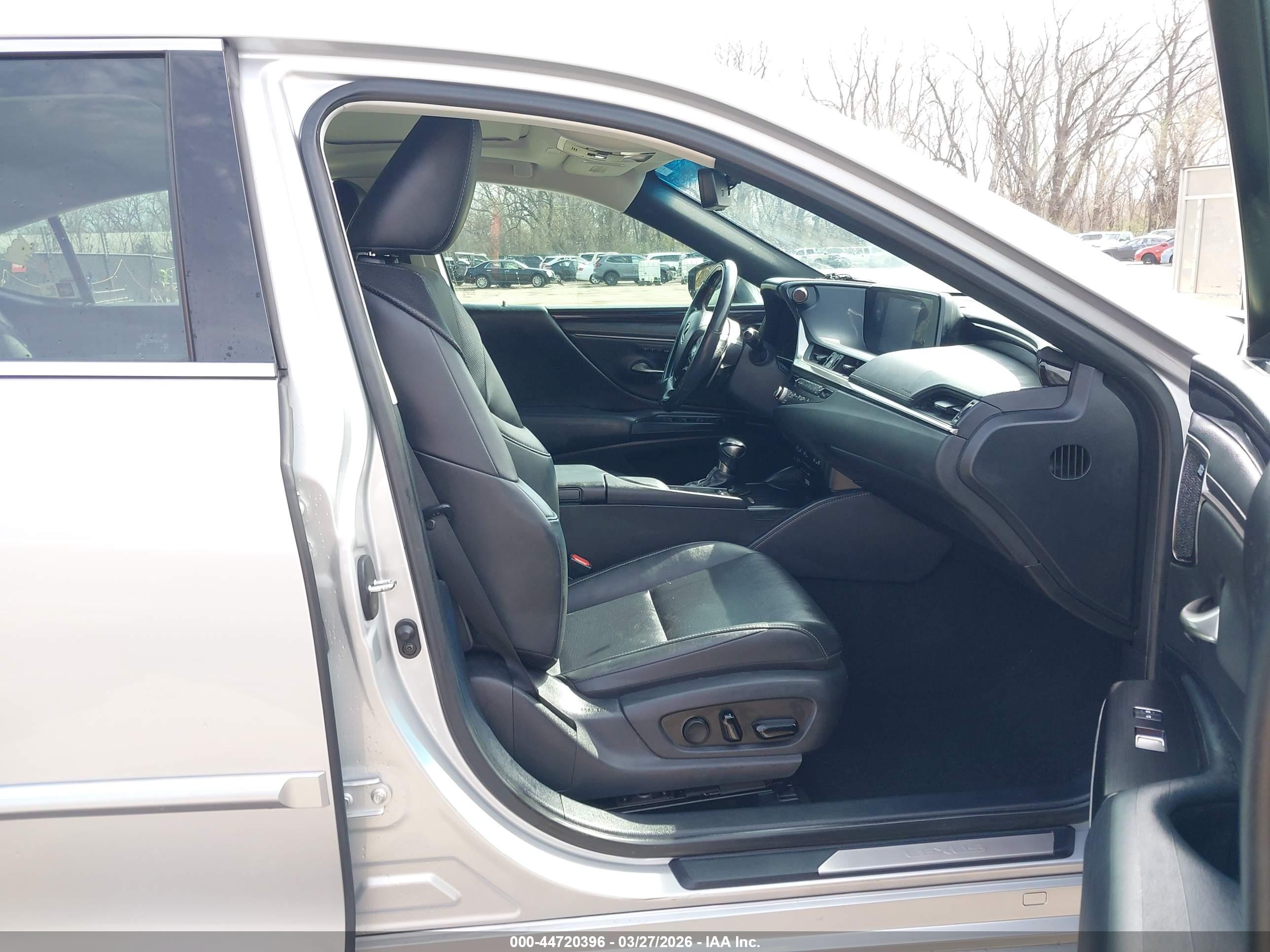 LEXUS ES image 5