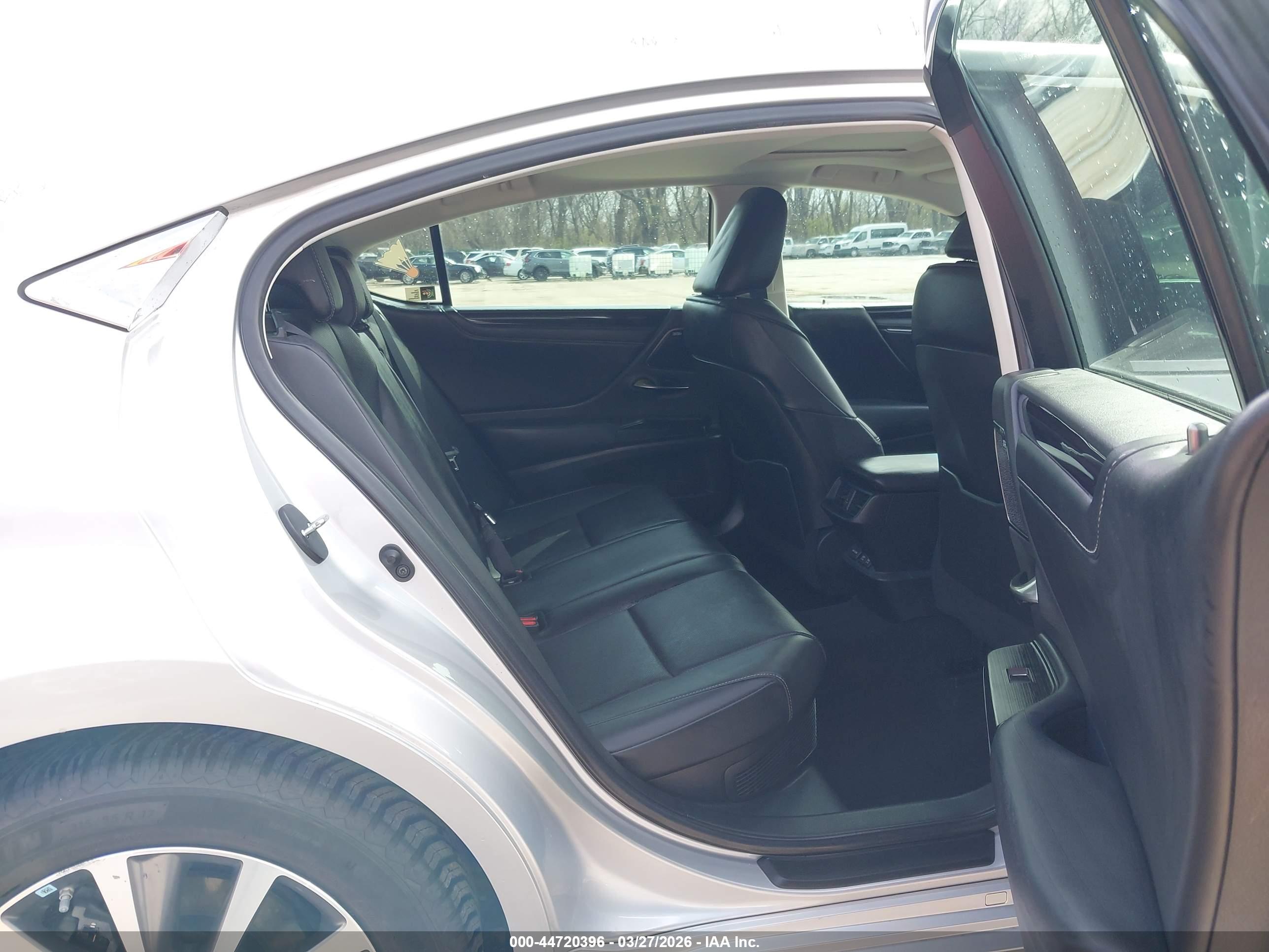 LEXUS ES image 8