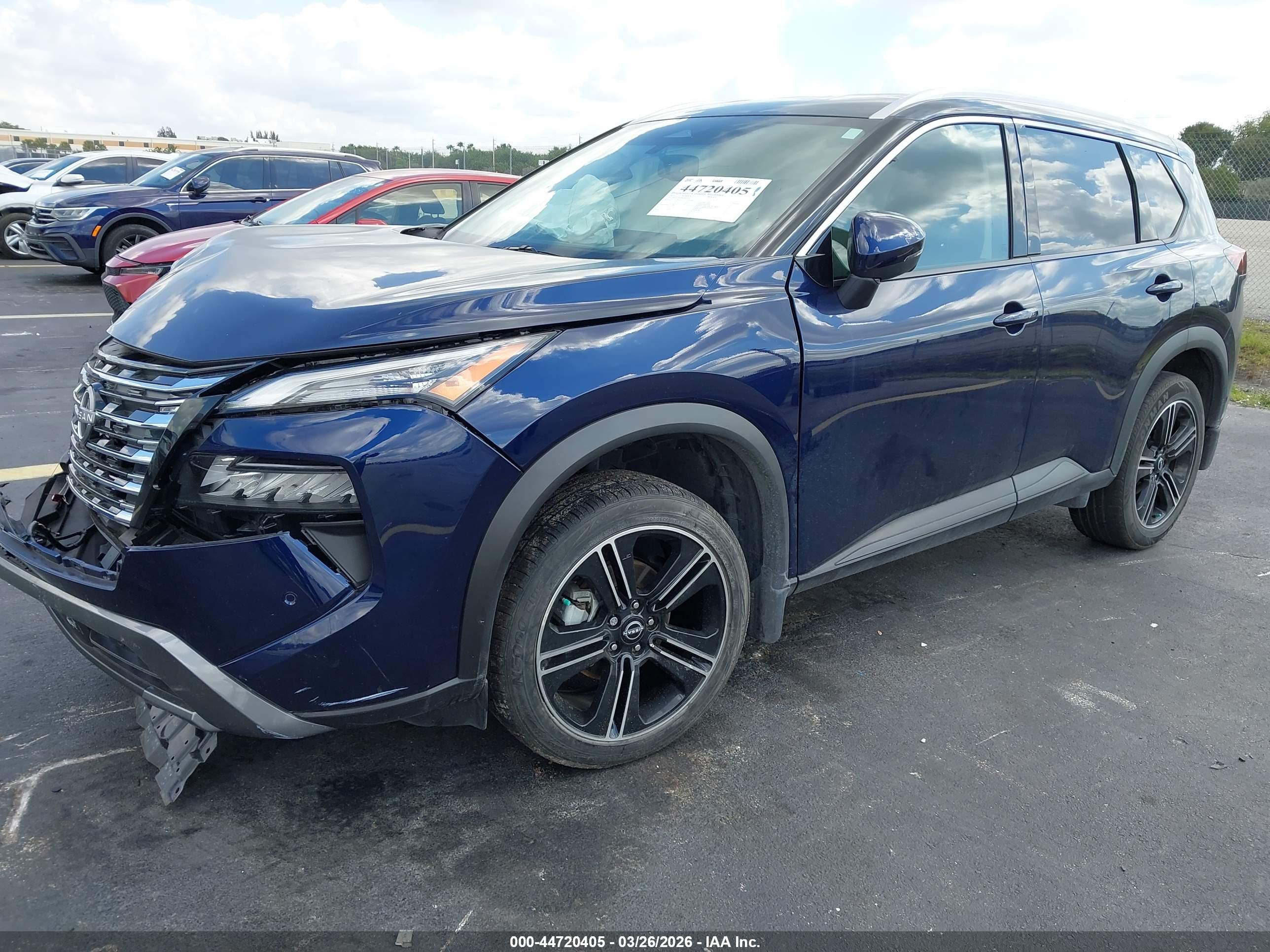 NISSAN ROGUE image 2