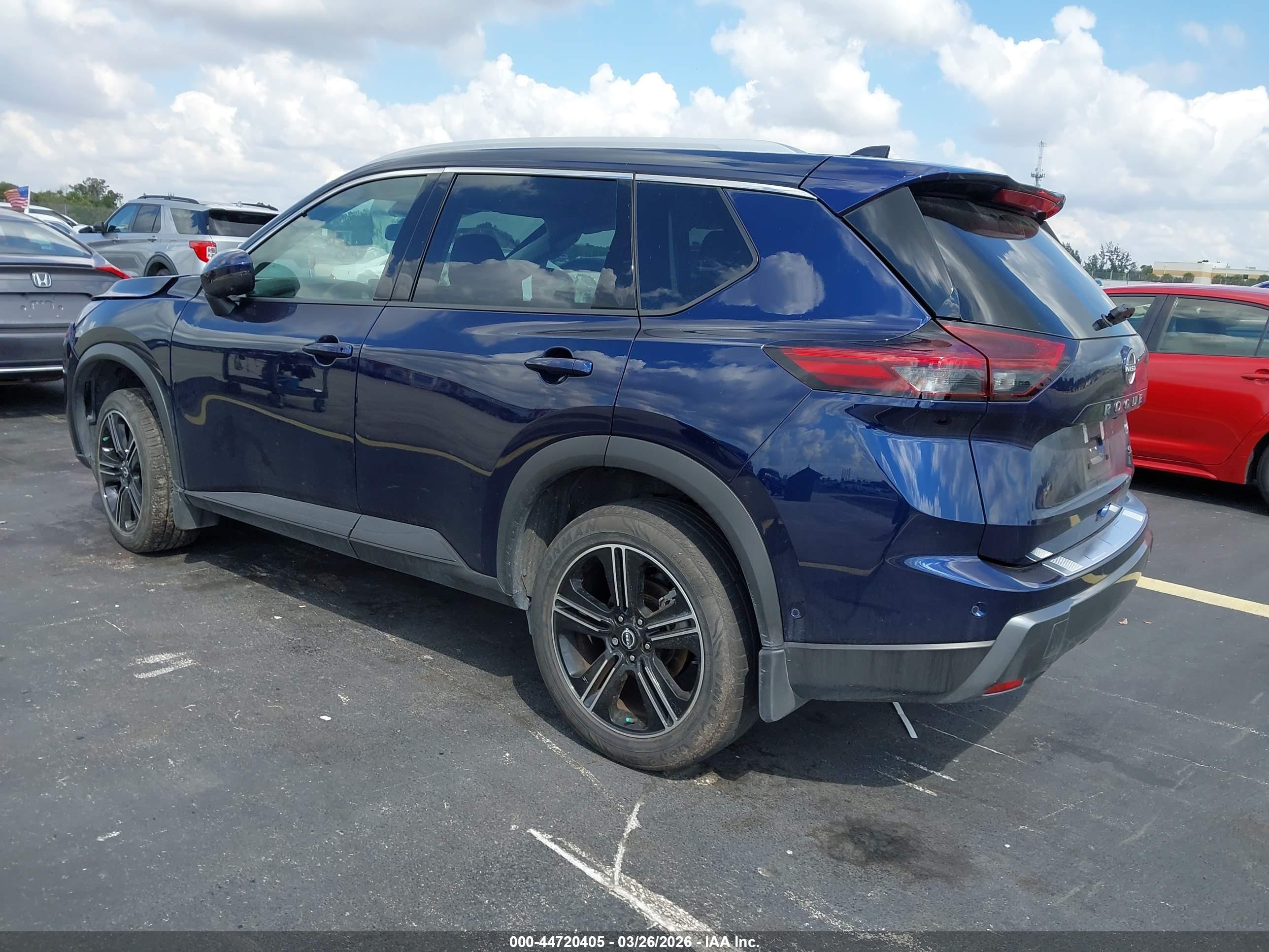 NISSAN ROGUE image 3