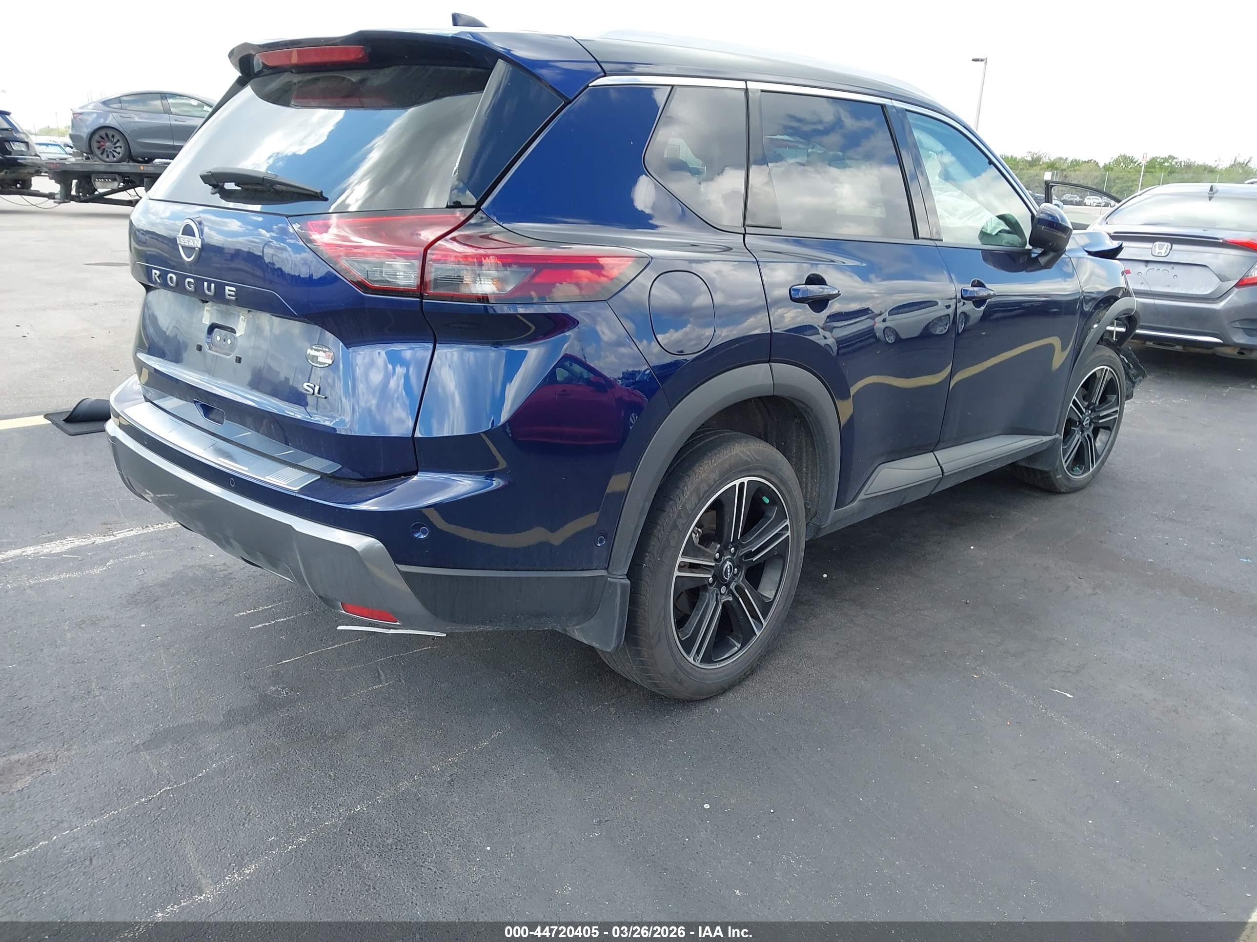 NISSAN ROGUE image 4