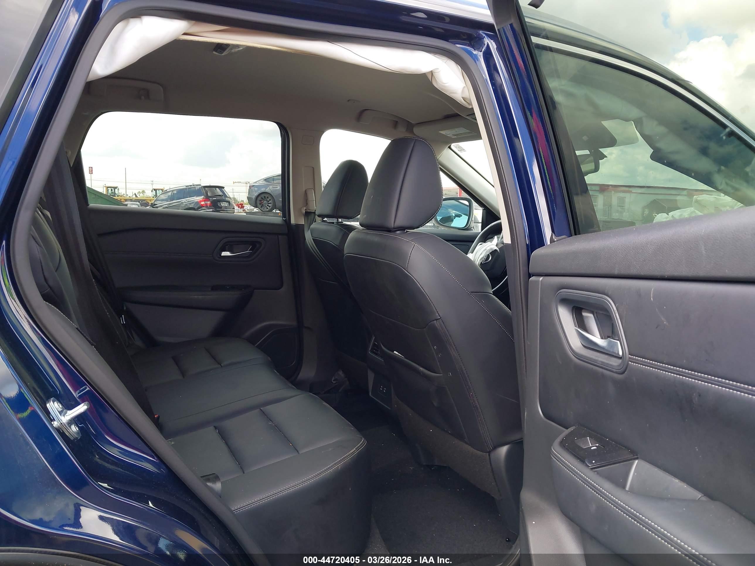 NISSAN ROGUE image 8