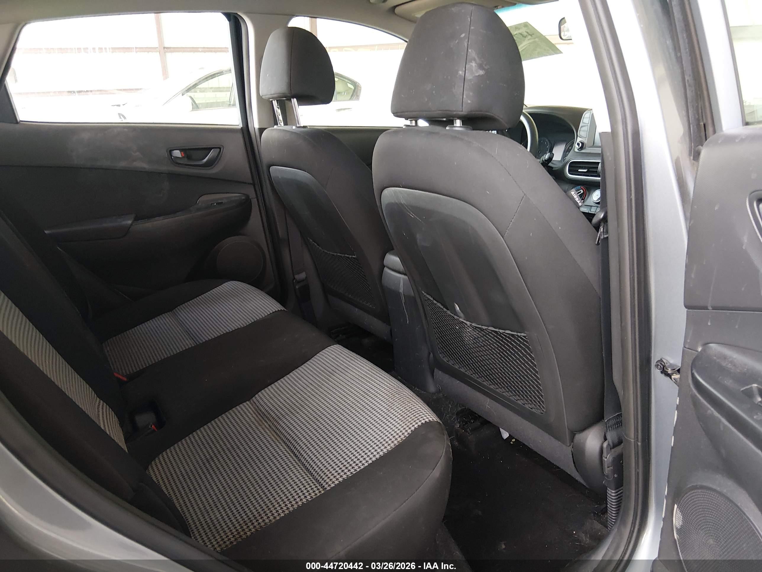 HYUNDAI KONA image 8