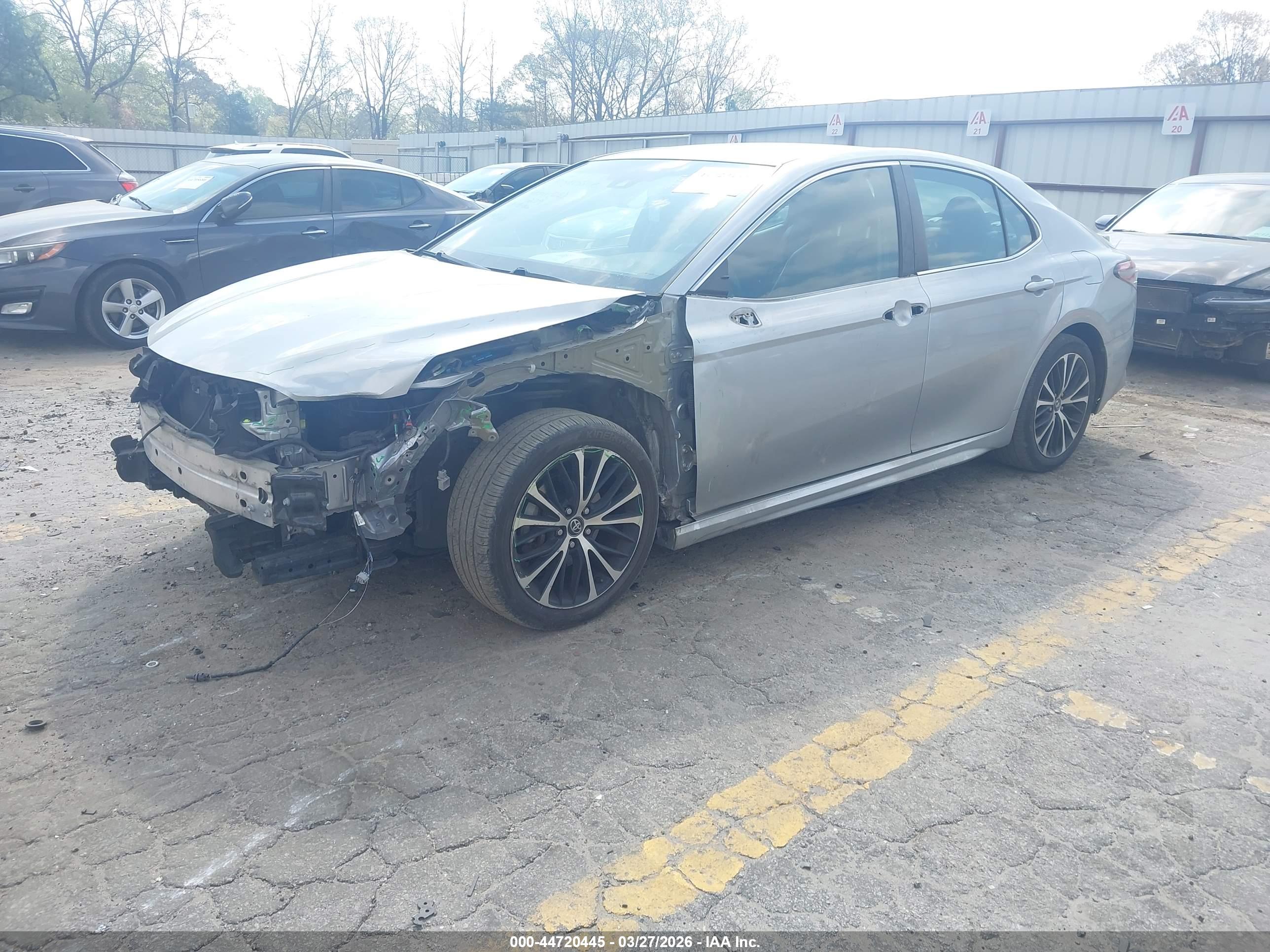 TOYOTA CAMRY image 2