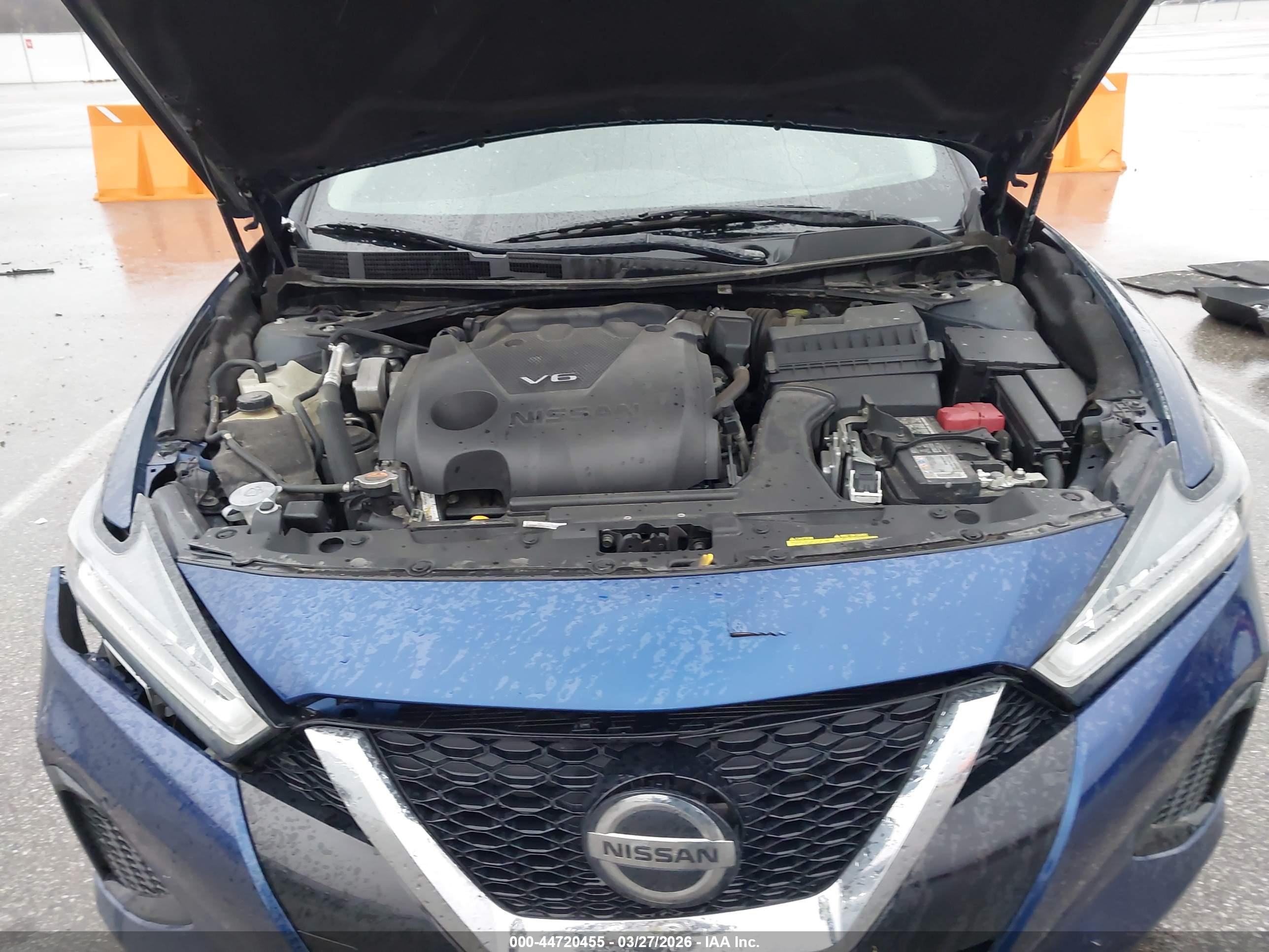 NISSAN MAXIMA image 10