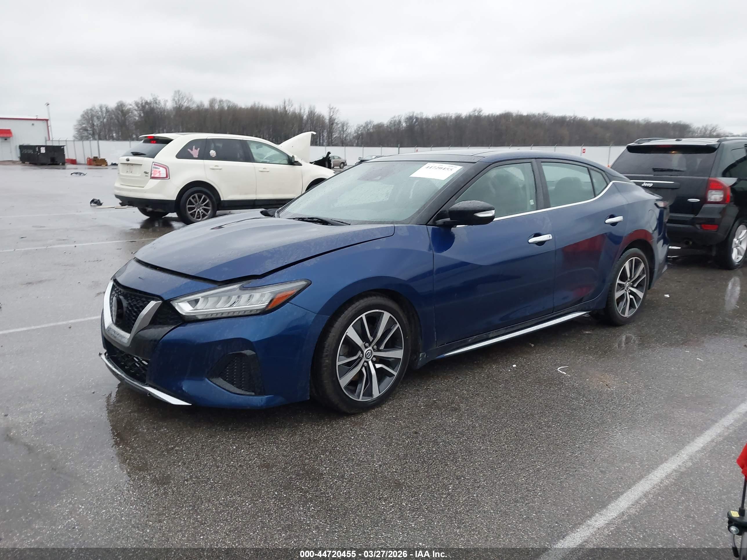 NISSAN MAXIMA image 2