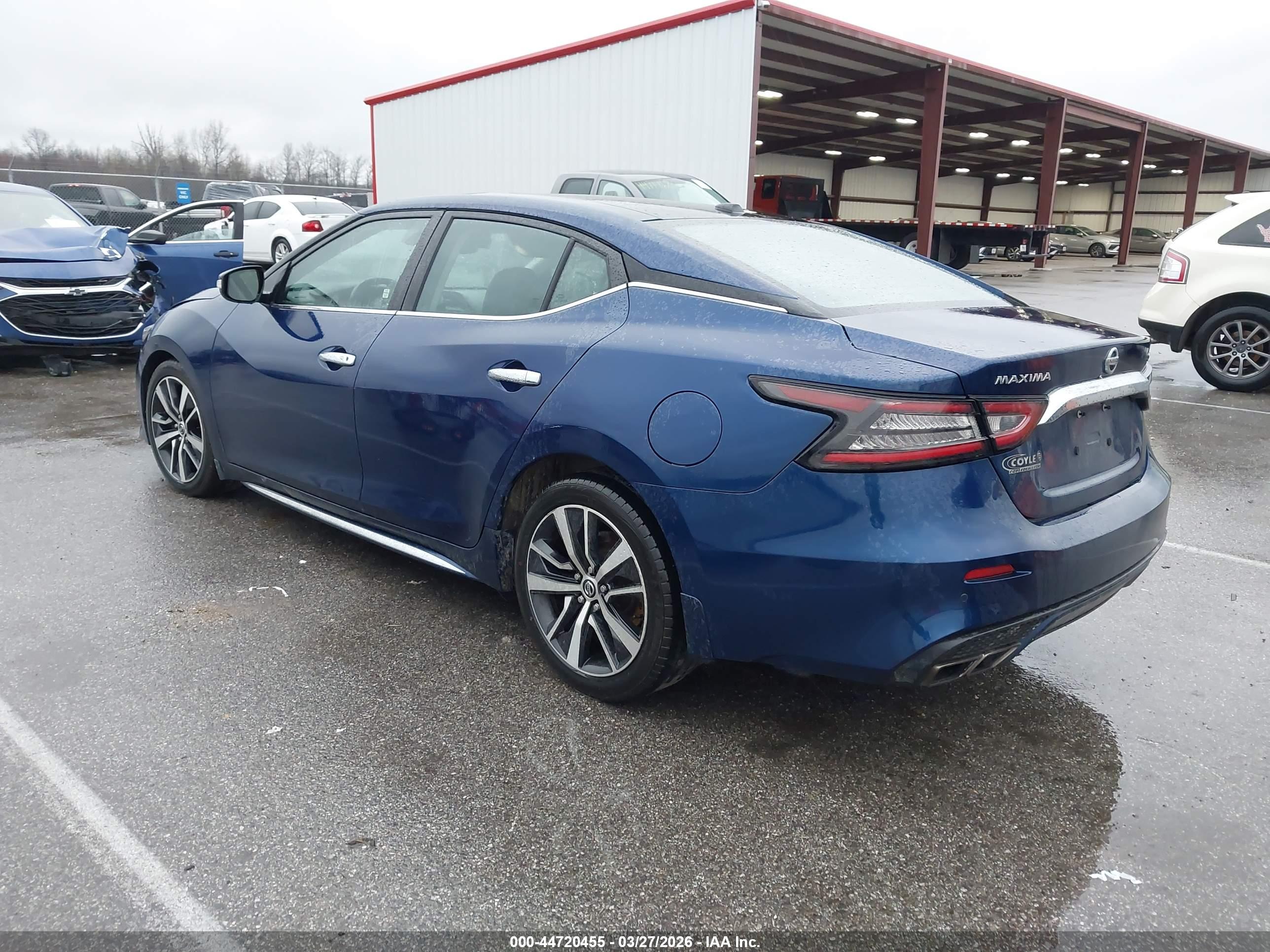 NISSAN MAXIMA image 3